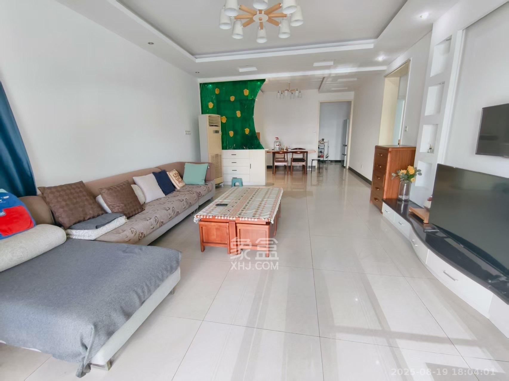 阳光100一期、四五期  3室2厅2卫    3500.0元/月 阳光100一期、四五期  3室2厅2卫    3500.0元/月室内图