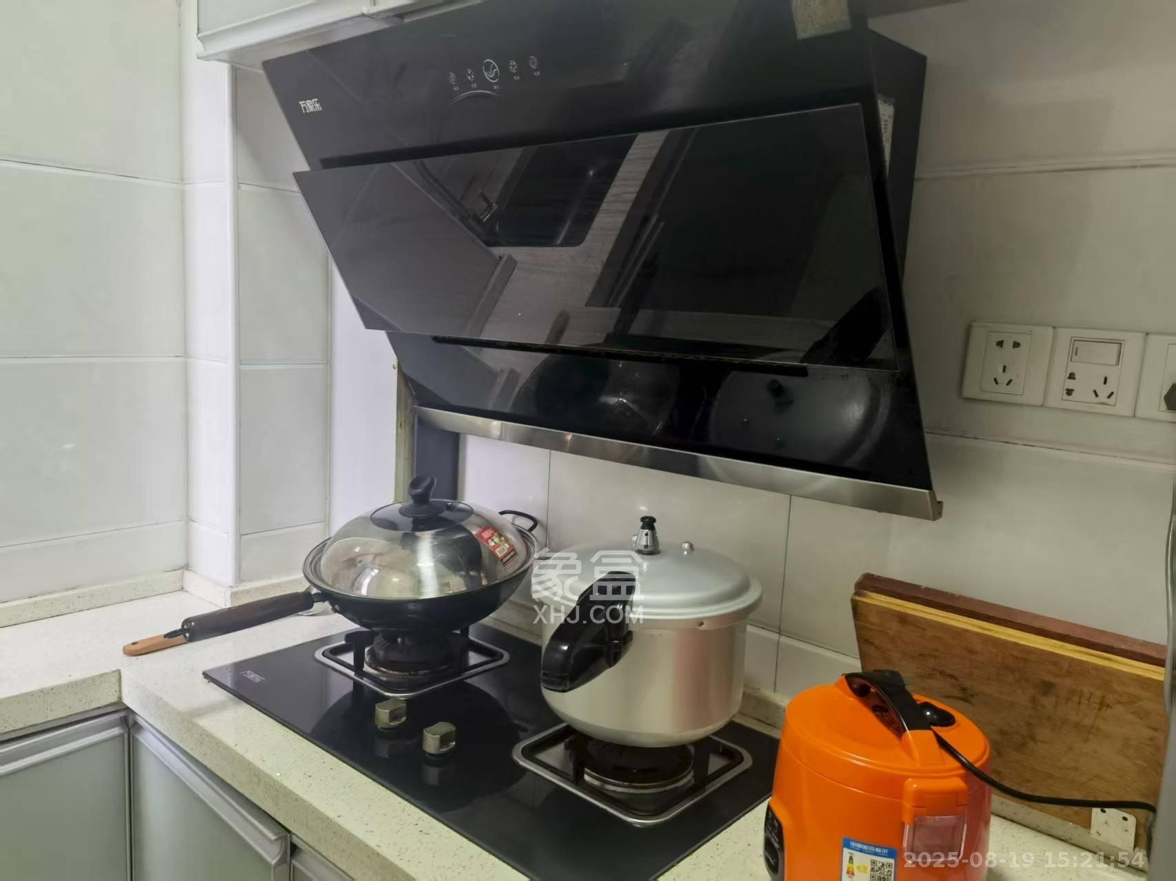 锦泰东环国际 1室2厅1卫 2600.0元/月 锦泰东环国际 1室2厅1卫 2600.0元/月室内图