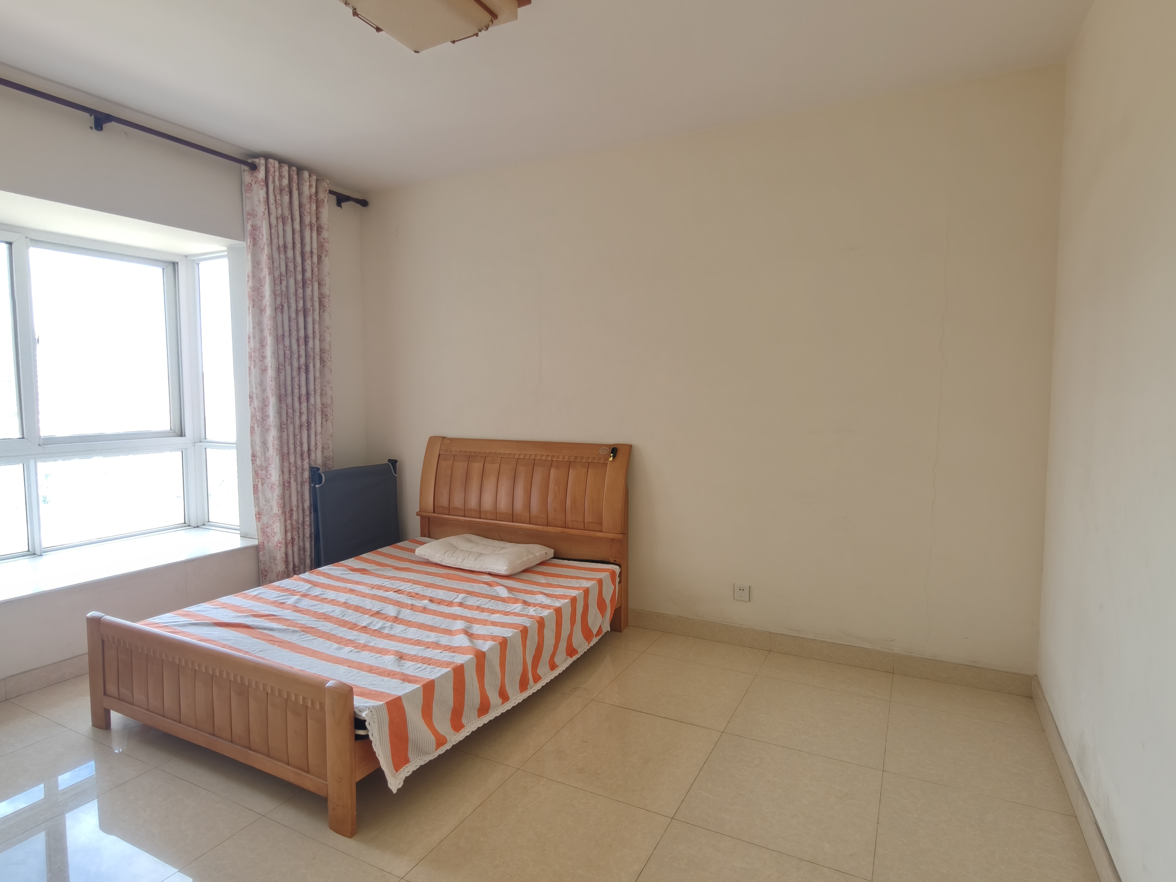 维多利亚花园 3室2厅2卫 2700.0元/月 维多利亚花园 3室2厅2卫 2700.0元/月室内图