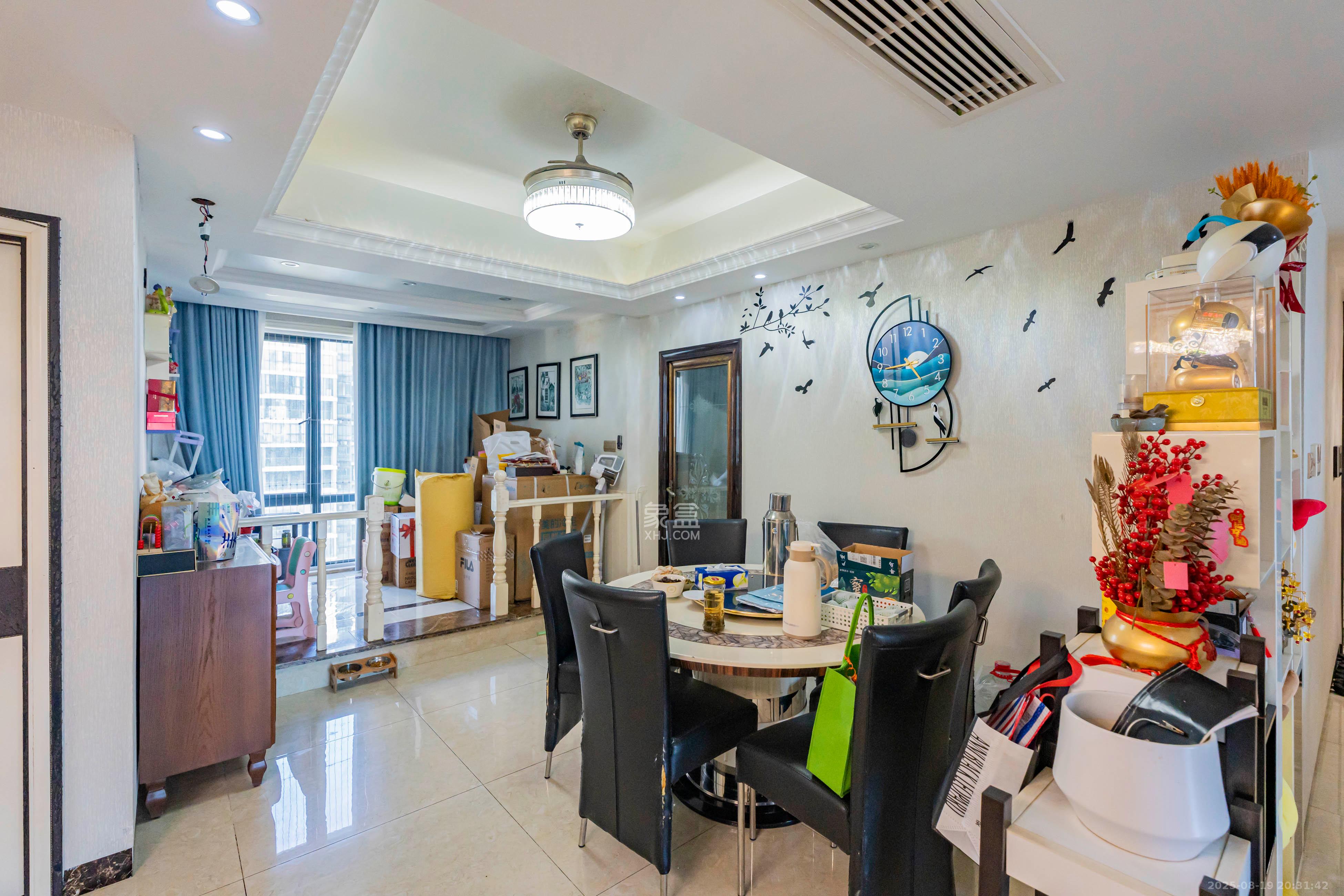 复地崑玉国际一期 4室2厅2卫 365.0万 复地崑玉国际一期 4室2厅2卫 365.0万客厅