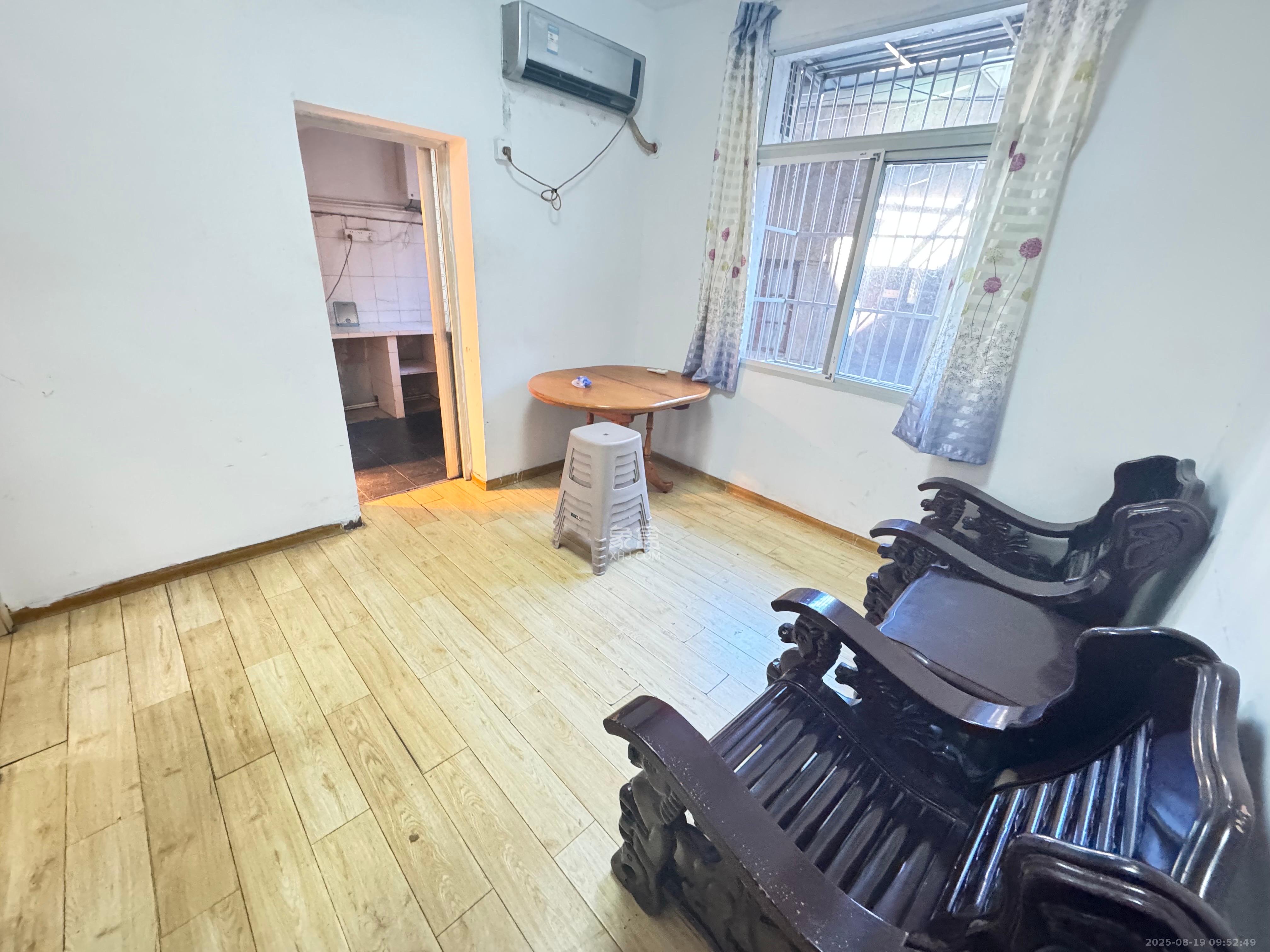 东瓜山一村  1室0厅0卫   1400.00元/月室内图