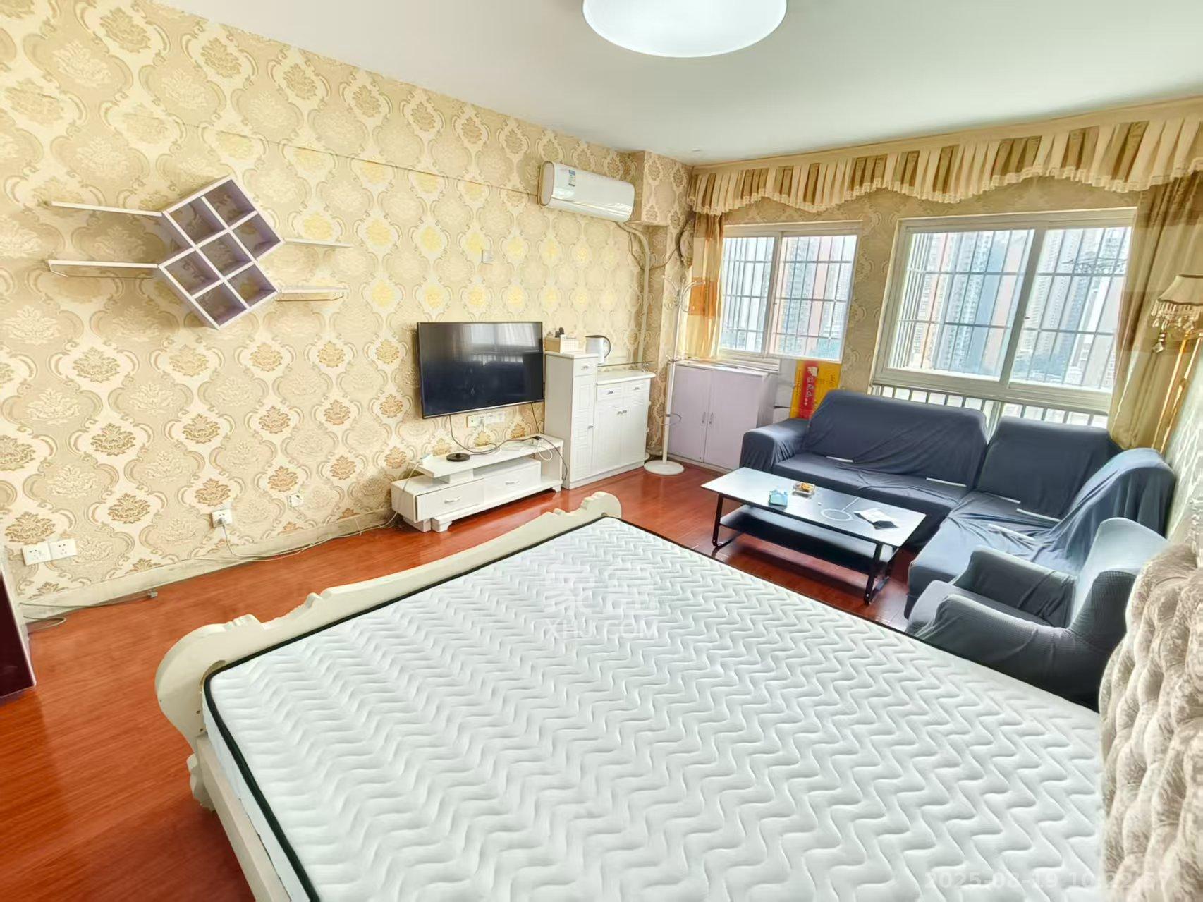 伍家岭生活广场  1室1厅1卫    1400.0元/月 伍家岭生活广场  1室1厅1卫    1400.0元/月室内图