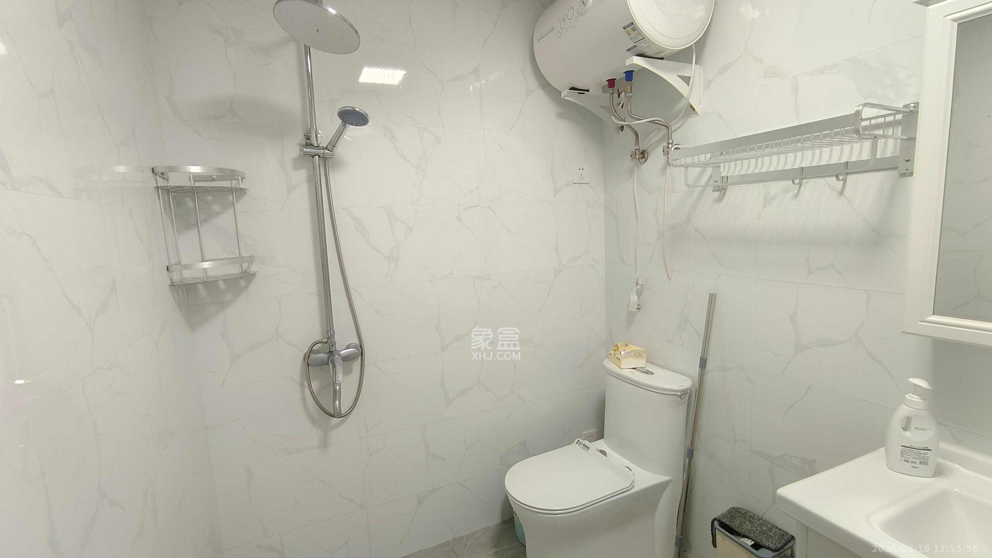 奥克斯滨仕花园(奥克斯洋湖广场/奥克斯中心)  1室1厅1卫    1800.0元/月 奥克斯滨仕花园(奥克斯洋湖广场/奥克斯中心)  1室1厅1卫    1800.0元/月室内图