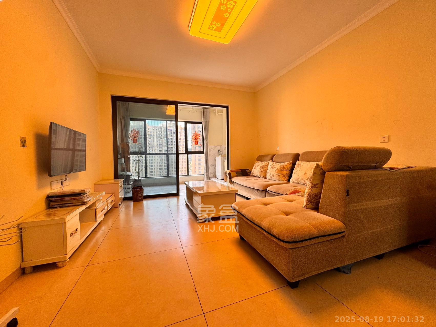 润和又一城 3室2厅1卫 1800.0元/月 润和又一城 3室2厅1卫 1800.0元/月室内图