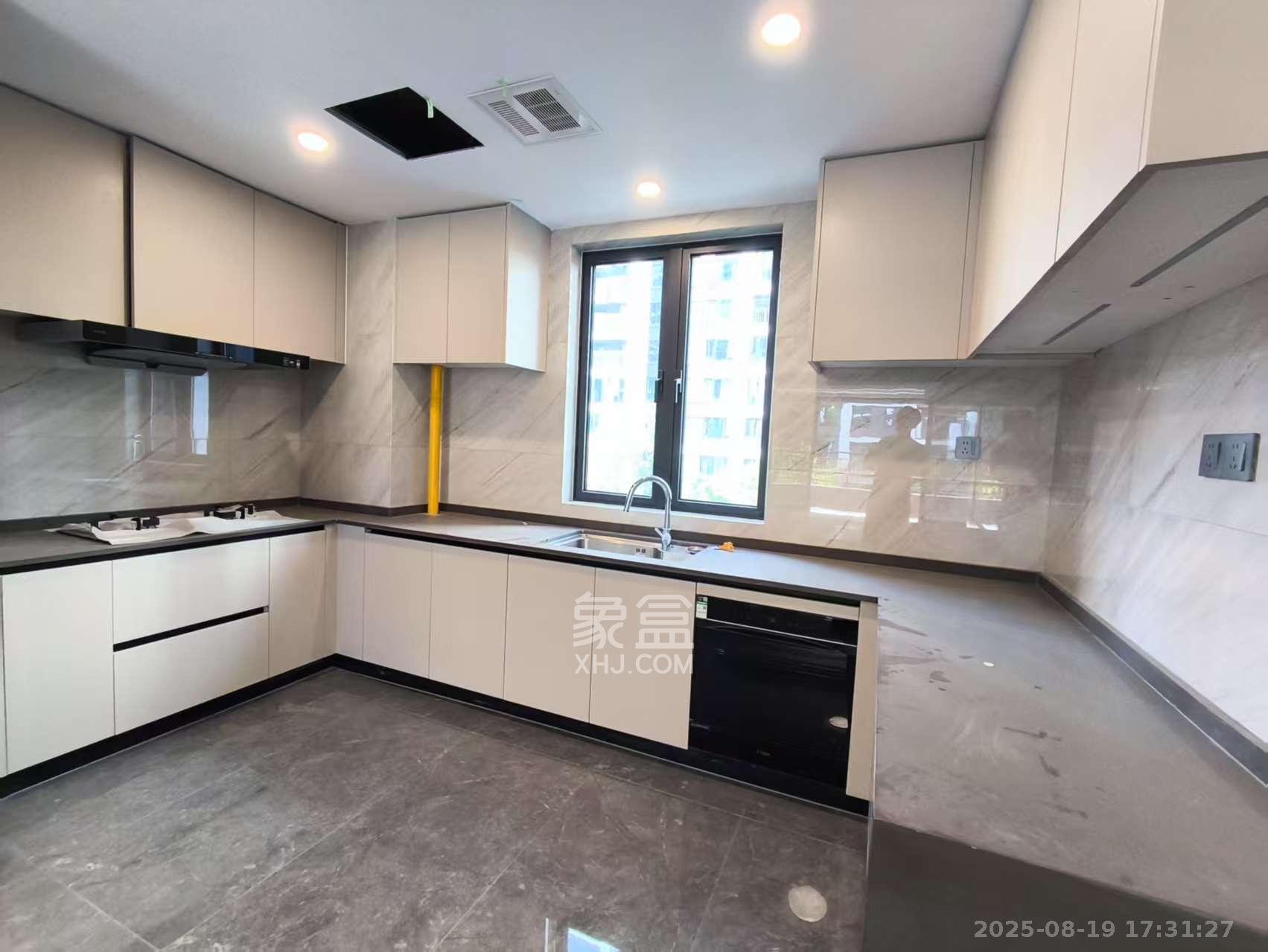 龙湖天璞  4室2厅3卫    4800.0元/月室内图