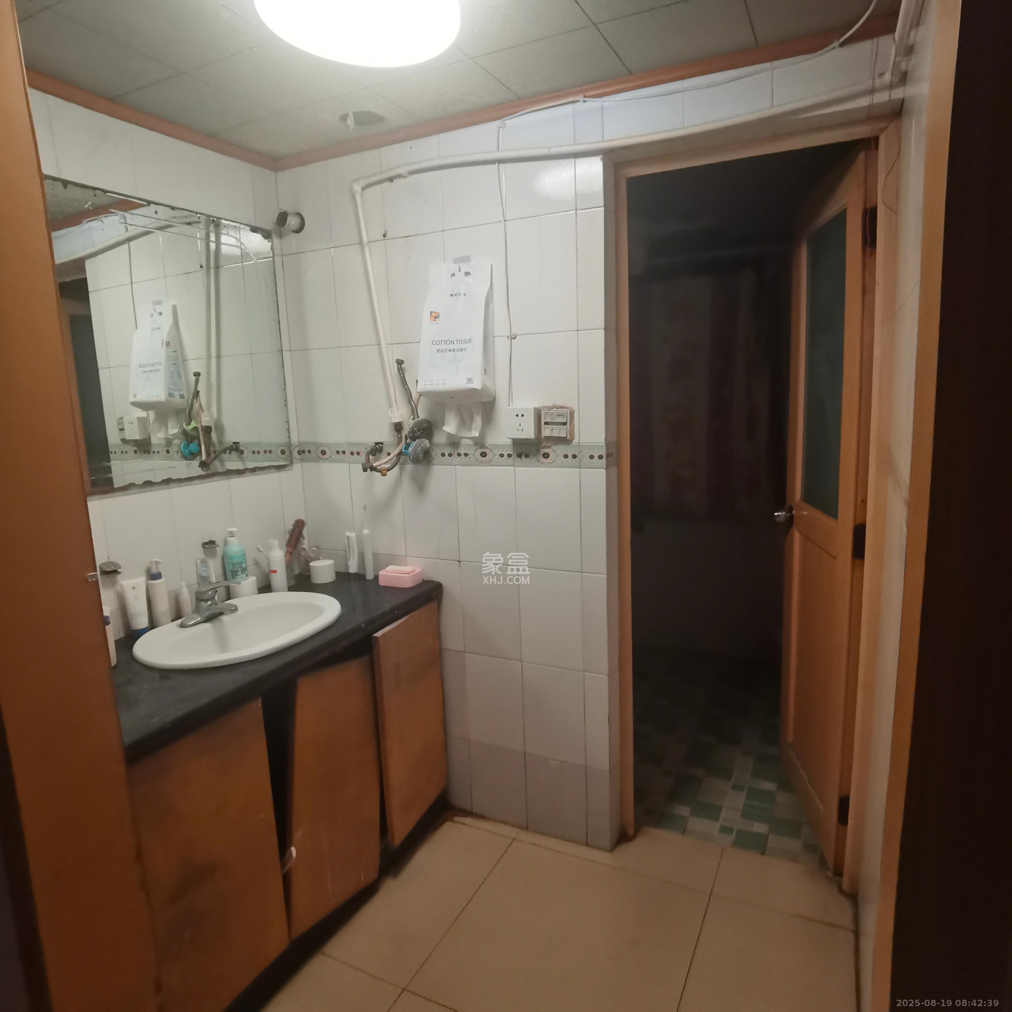 东南明苑 3室2厅2卫 2500.0元/月 东南明苑 3室2厅2卫 2500.0元/月室内图