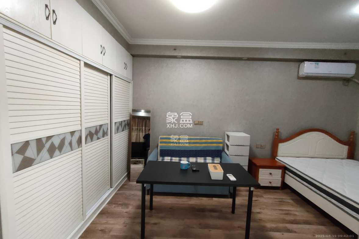 第六都(陆都小区)  1室0厅0卫    1800.0元/月 第六都(陆都小区)  1室0厅0卫    1800.0元/月室内图