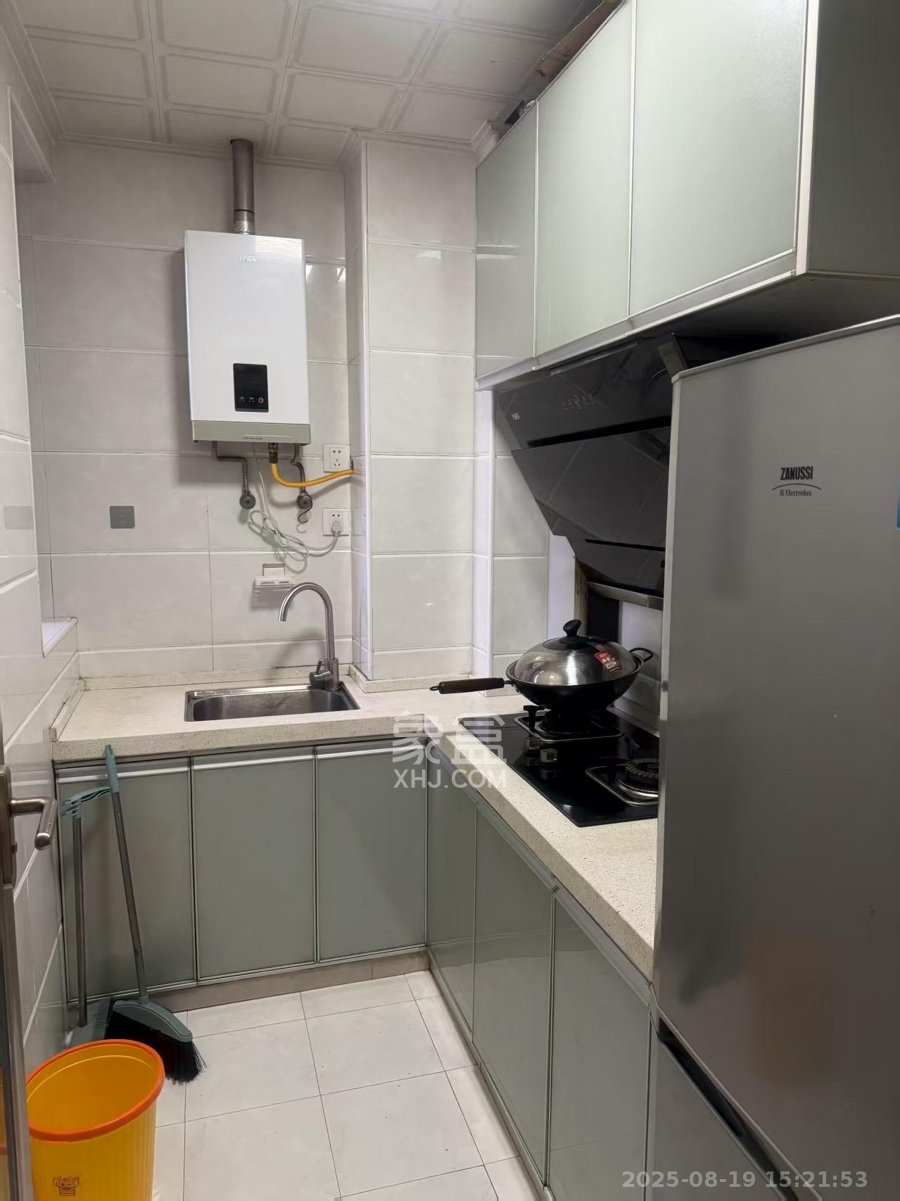 锦泰东环国际 1室2厅1卫 2600.0元/月 锦泰东环国际 1室2厅1卫 2600.0元/月室内图