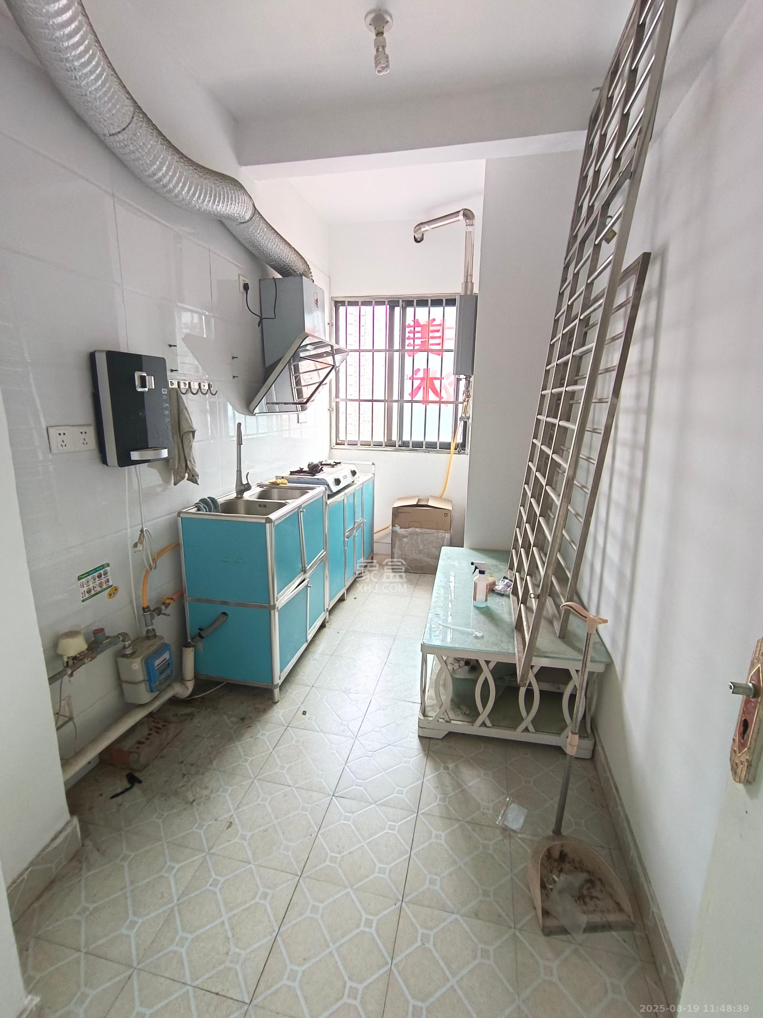 山水湾  3室2厅1卫    2100.0元/月 山水湾  3室2厅1卫    2100.0元/月室内图