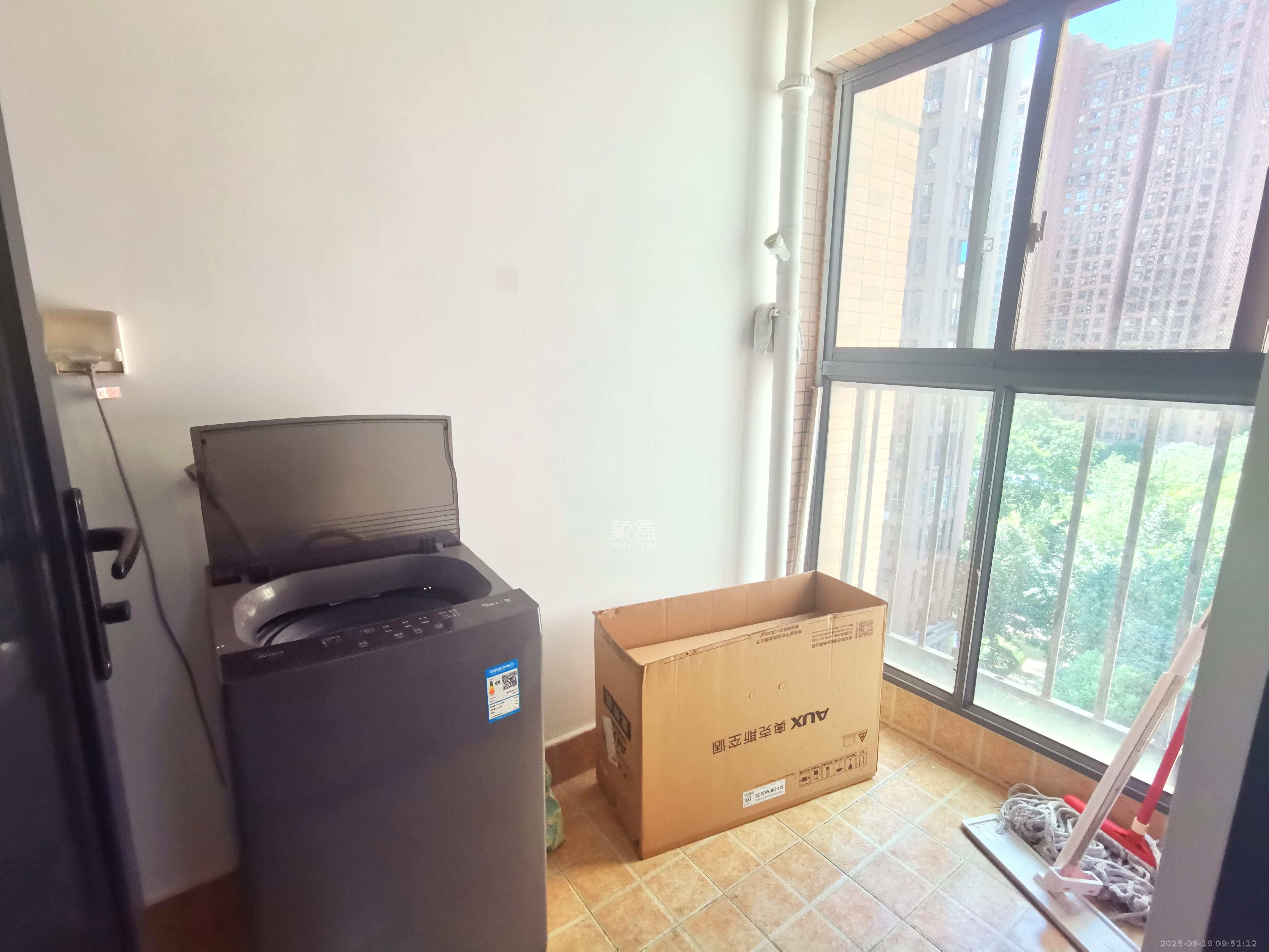 三一街区  3室2厅1卫   1600.00元/月室内图