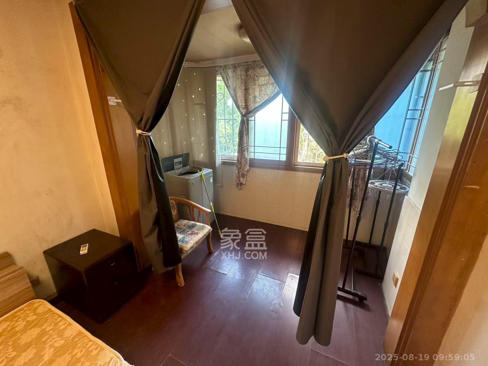 德政园  3室1厅1卫    1900.0元/月 德政园  3室1厅1卫    1900.0元/月室内图