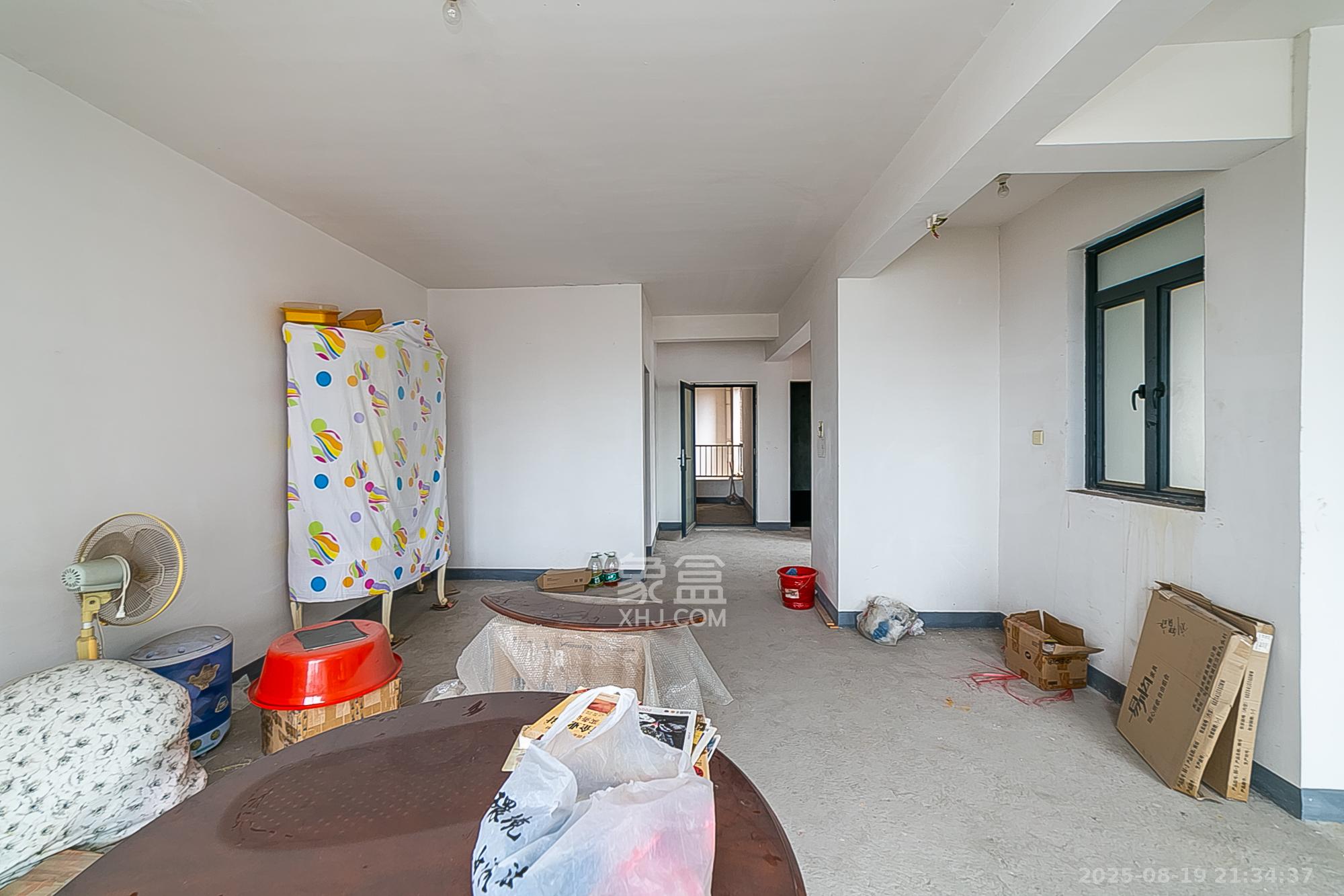 建发汇金国际  3室2厅2卫    139.8万 建发汇金国际  3室2厅2卫    139.8万客厅