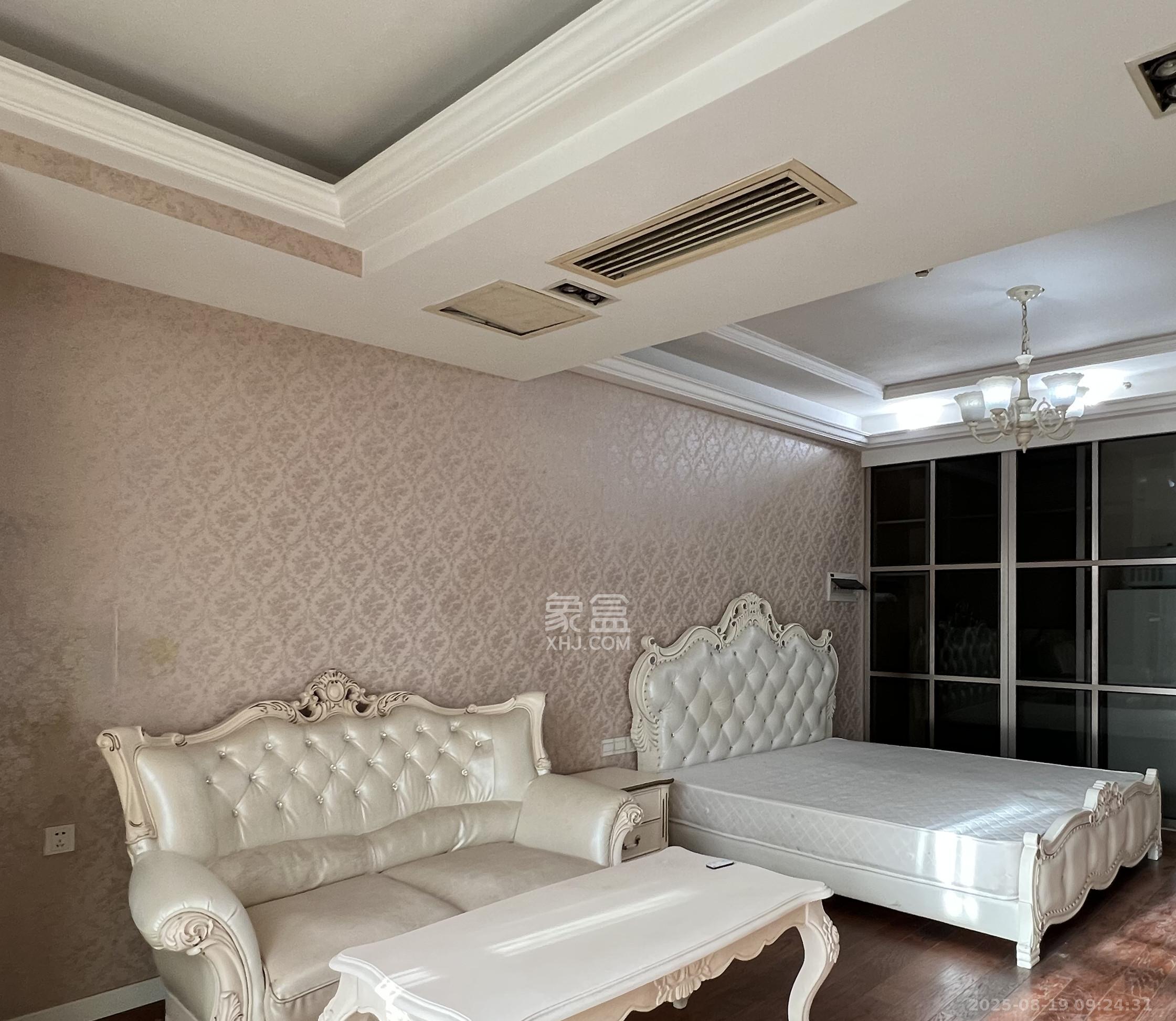 壹号公馆  1室1厅1卫    2600.0元/月 壹号公馆  1室1厅1卫    2600.0元/月室内图