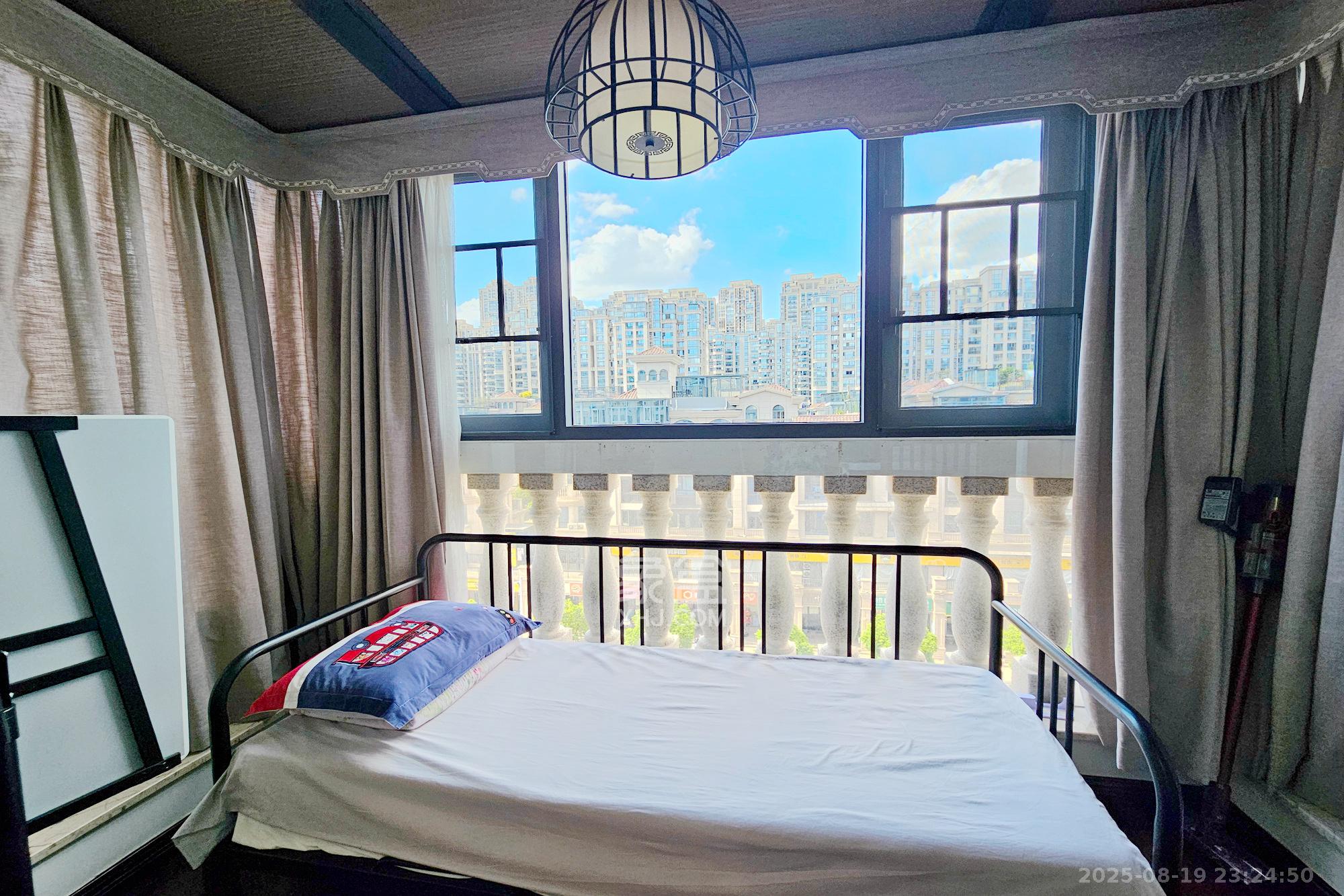 明昇壹城（明昇时代广场）一期  4室2厅2卫    358.0万阳台