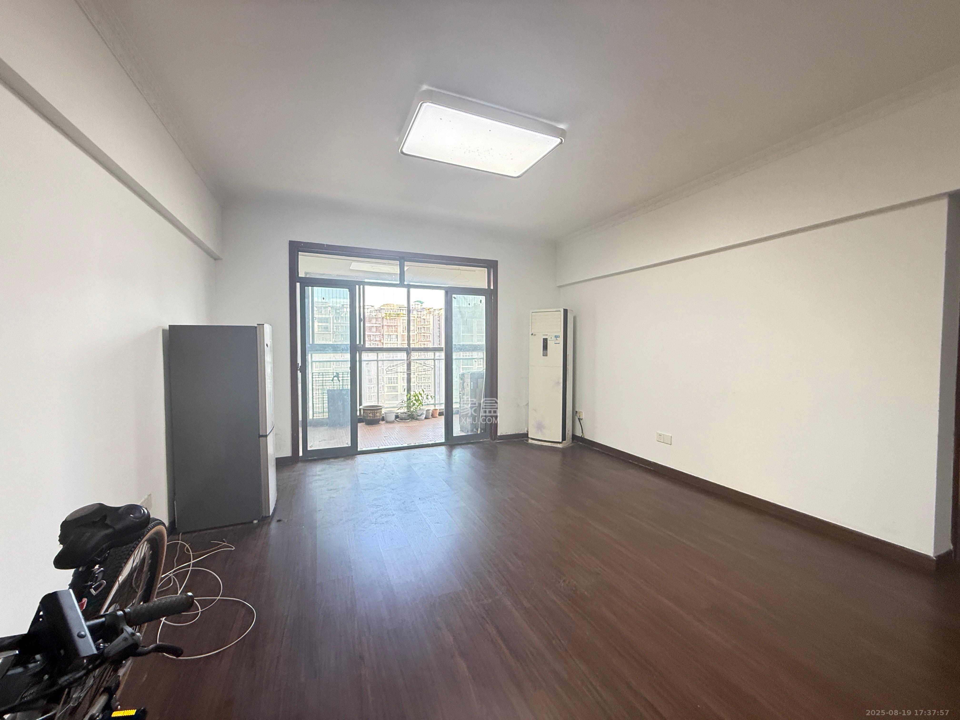 巢之恋  2室2厅1卫    2300.0元/月