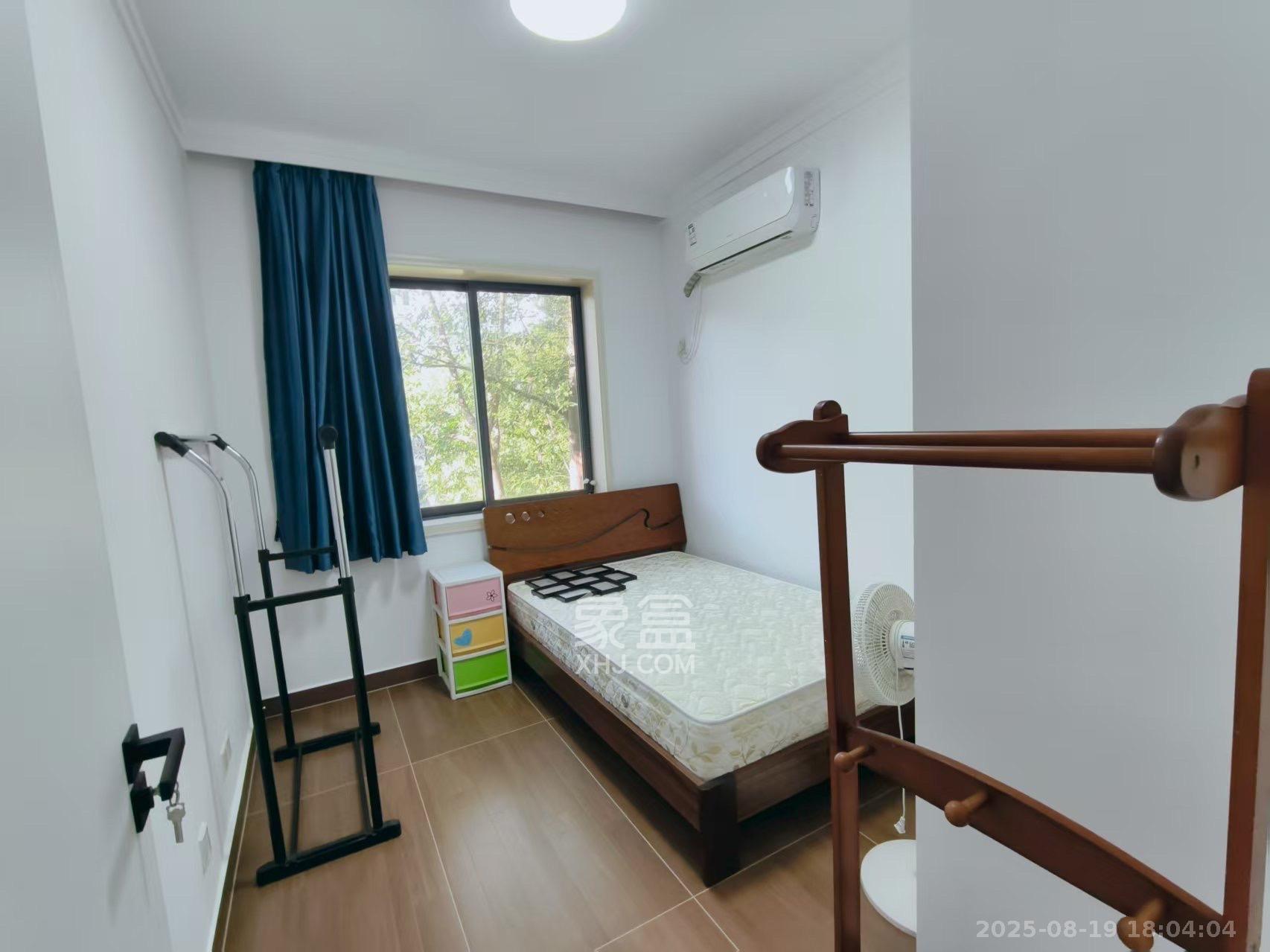 阳光100一期、四五期  3室2厅2卫    3500.0元/月 阳光100一期、四五期  3室2厅2卫    3500.0元/月室内图