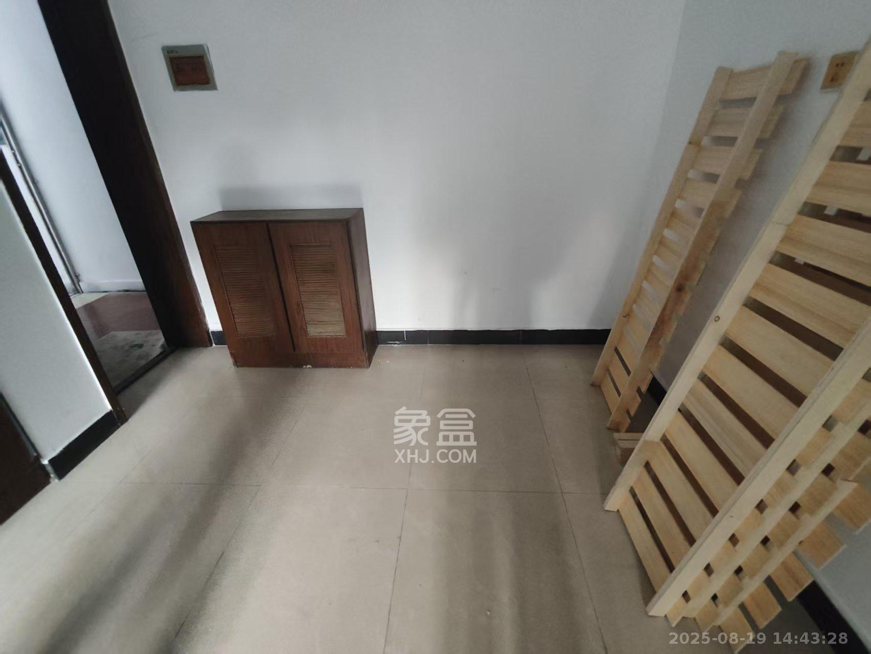 天韵家园 3室2厅1卫 2100.0元/月 天韵家园 3室2厅1卫 2100.0元/月室内图