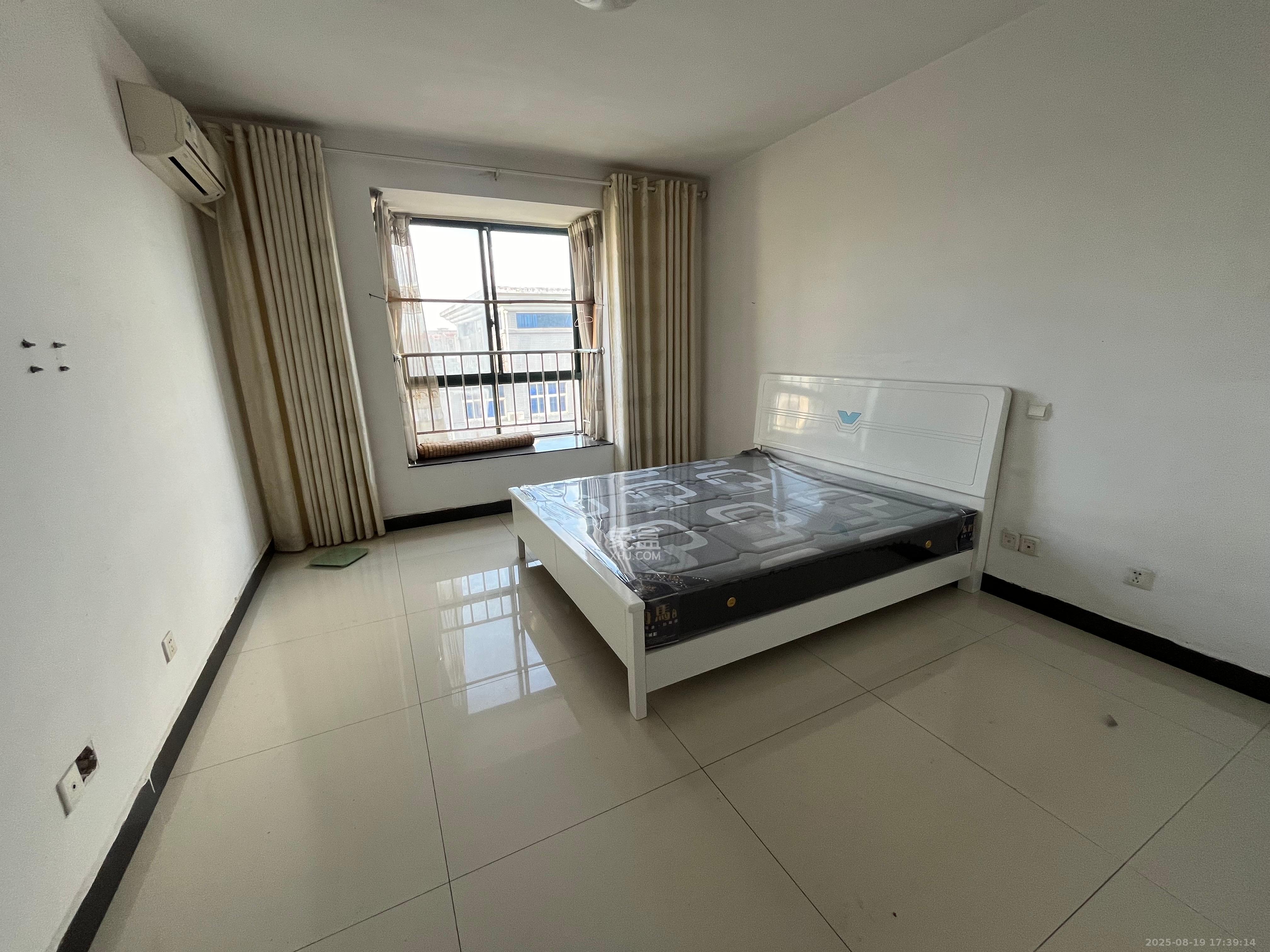 兴泰公寓  4室2厅1卫    2400.0元/月 兴泰公寓  4室2厅1卫    2400.0元/月室内图