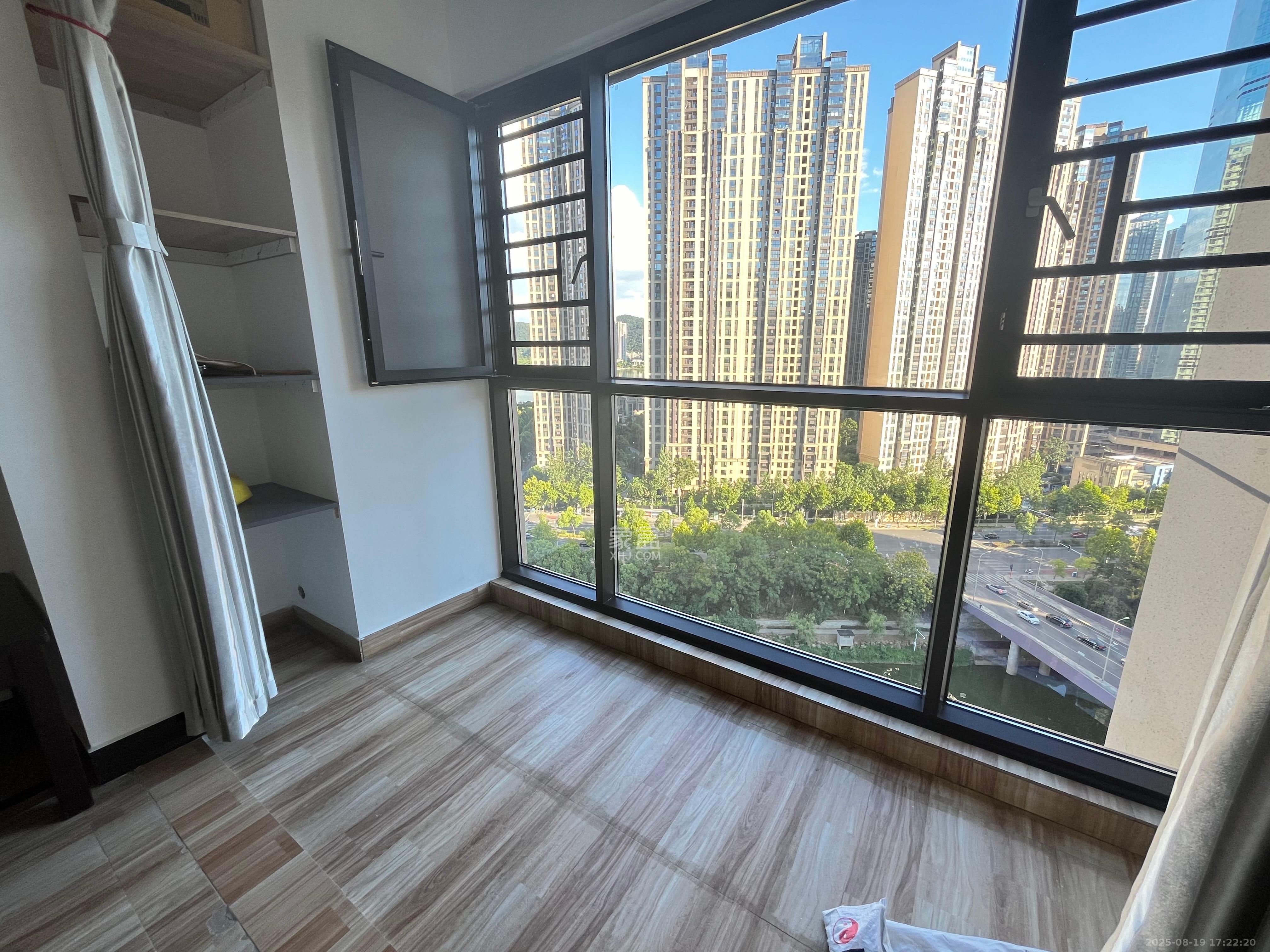 和泓梅溪四季 4室2厅1卫 2200.0元/月 和泓梅溪四季 4室2厅1卫 2200.0元/月室内图