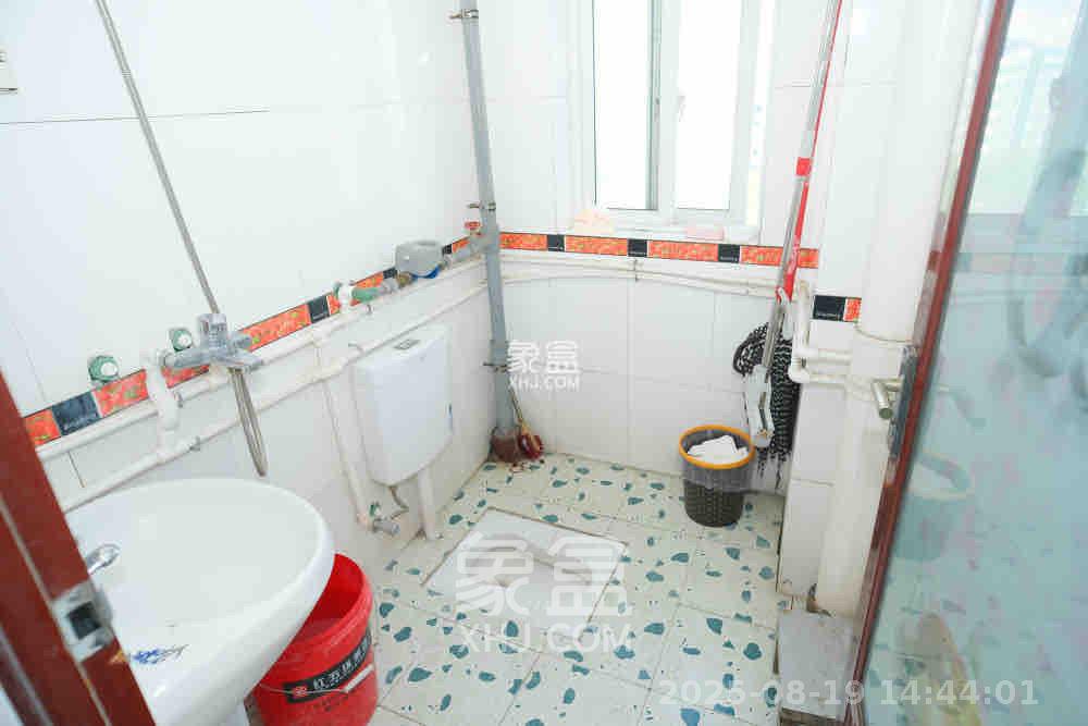 楚天馨苑 2室1厅1卫 1400.0元/月 楚天馨苑 2室1厅1卫 1400.0元/月室内图