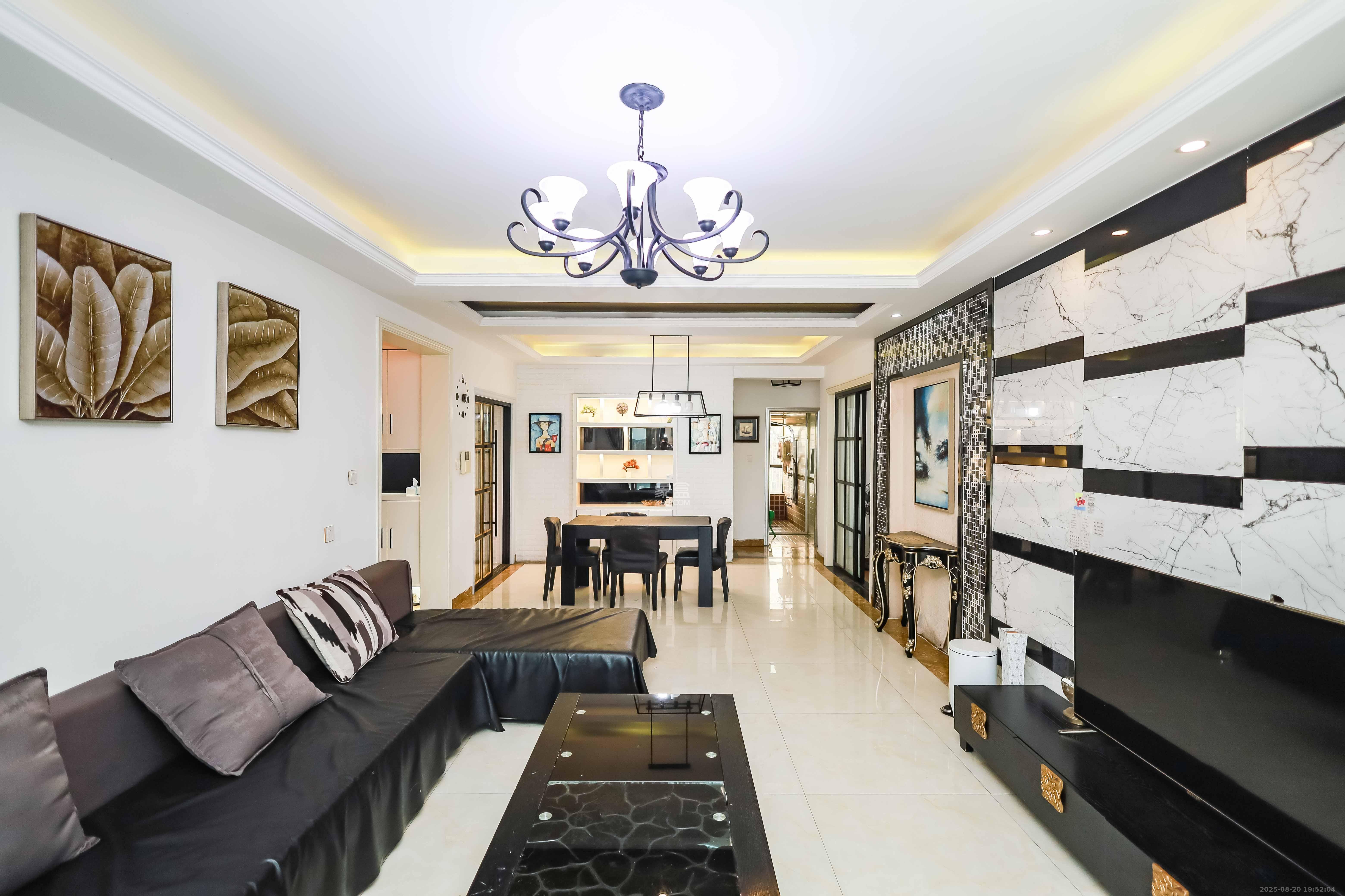 保利麓谷林语C区  4室2厅2卫    125.8万 保利麓谷林语C区  4室2厅2卫    125.8万客厅