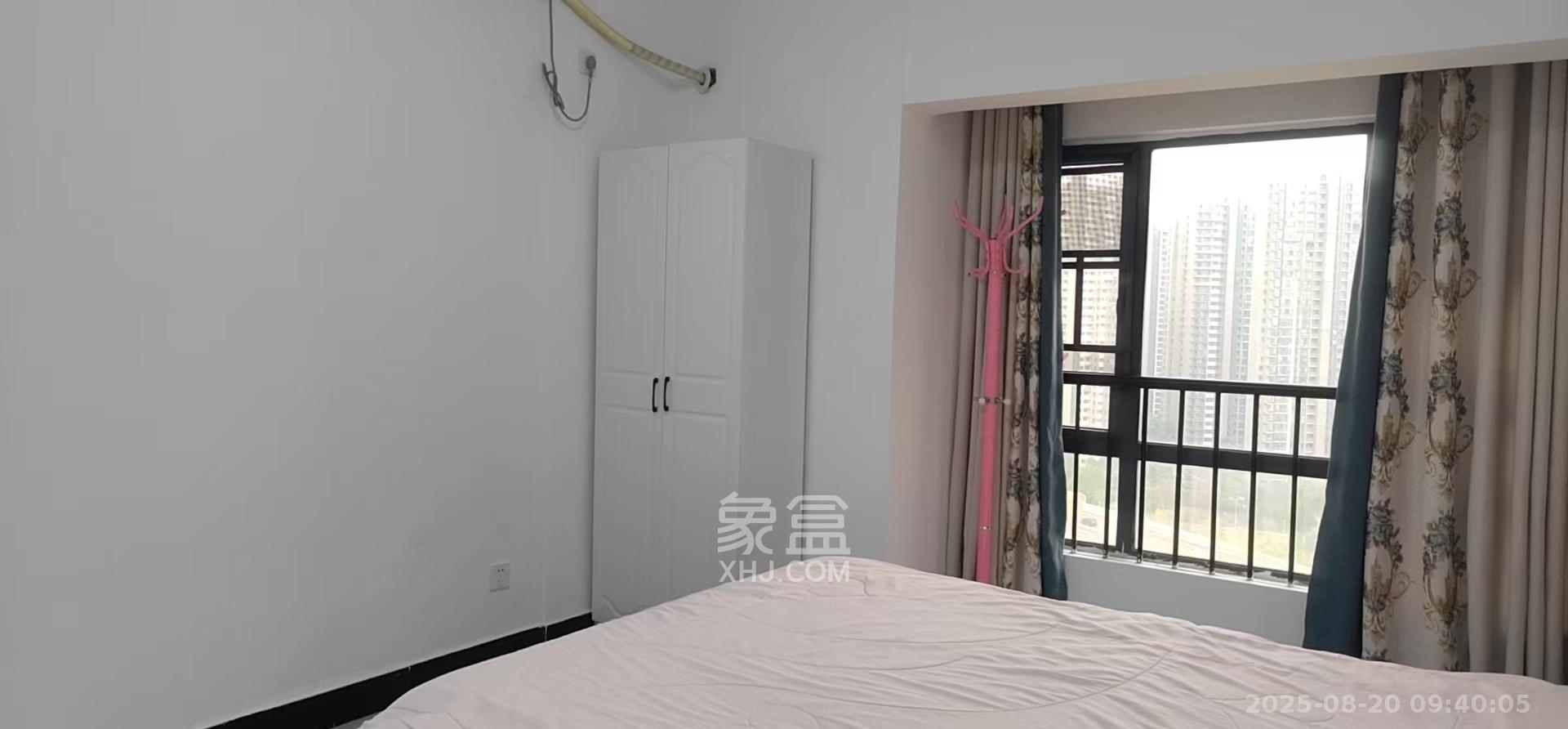 双湾国际（湘江御景花园）  3室2厅2卫   2300.00元/月室内图