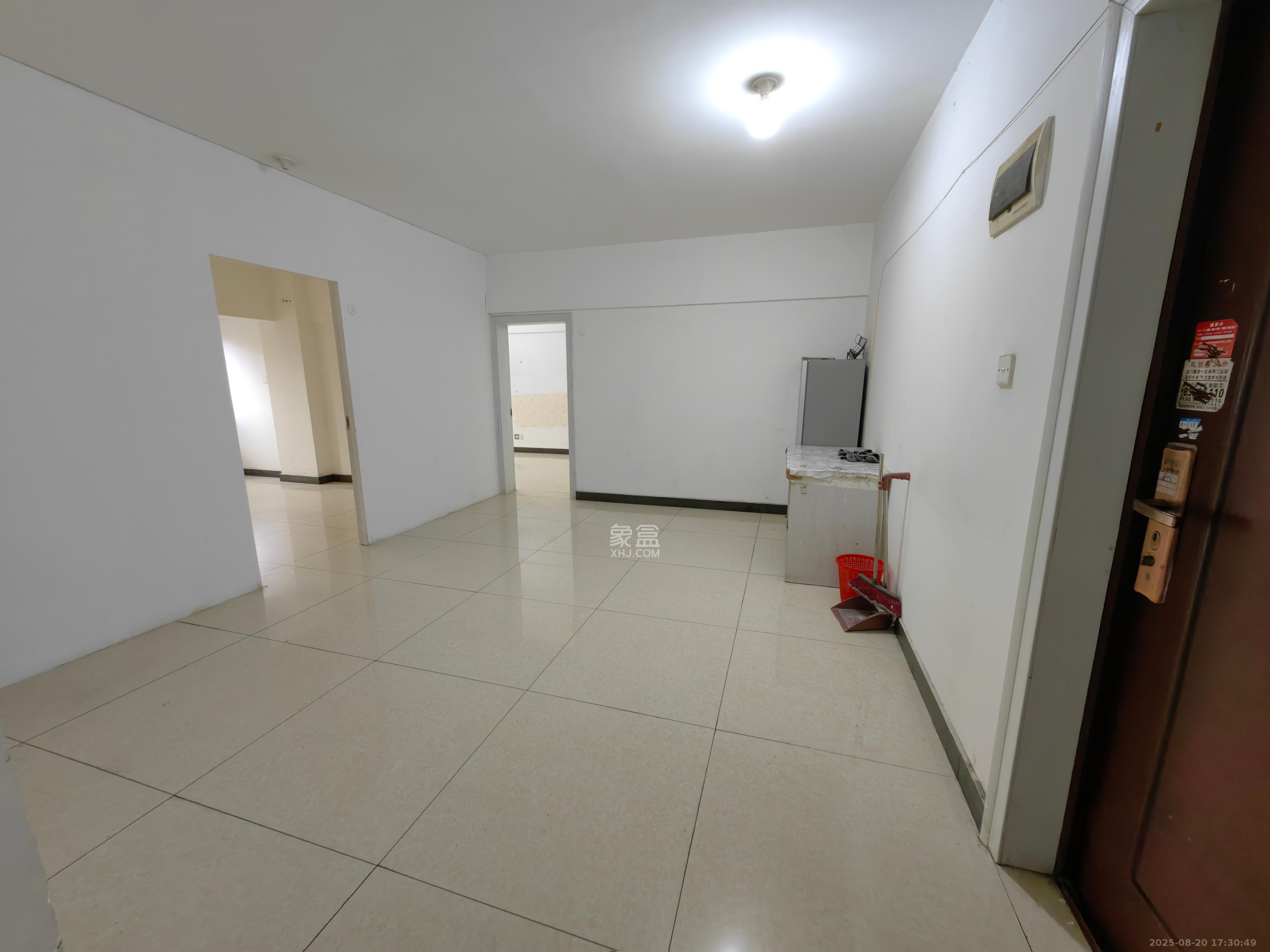 馨域公寓 3室2厅2卫 3000.0元/月 馨域公寓 3室2厅2卫 3000.0元/月室内图