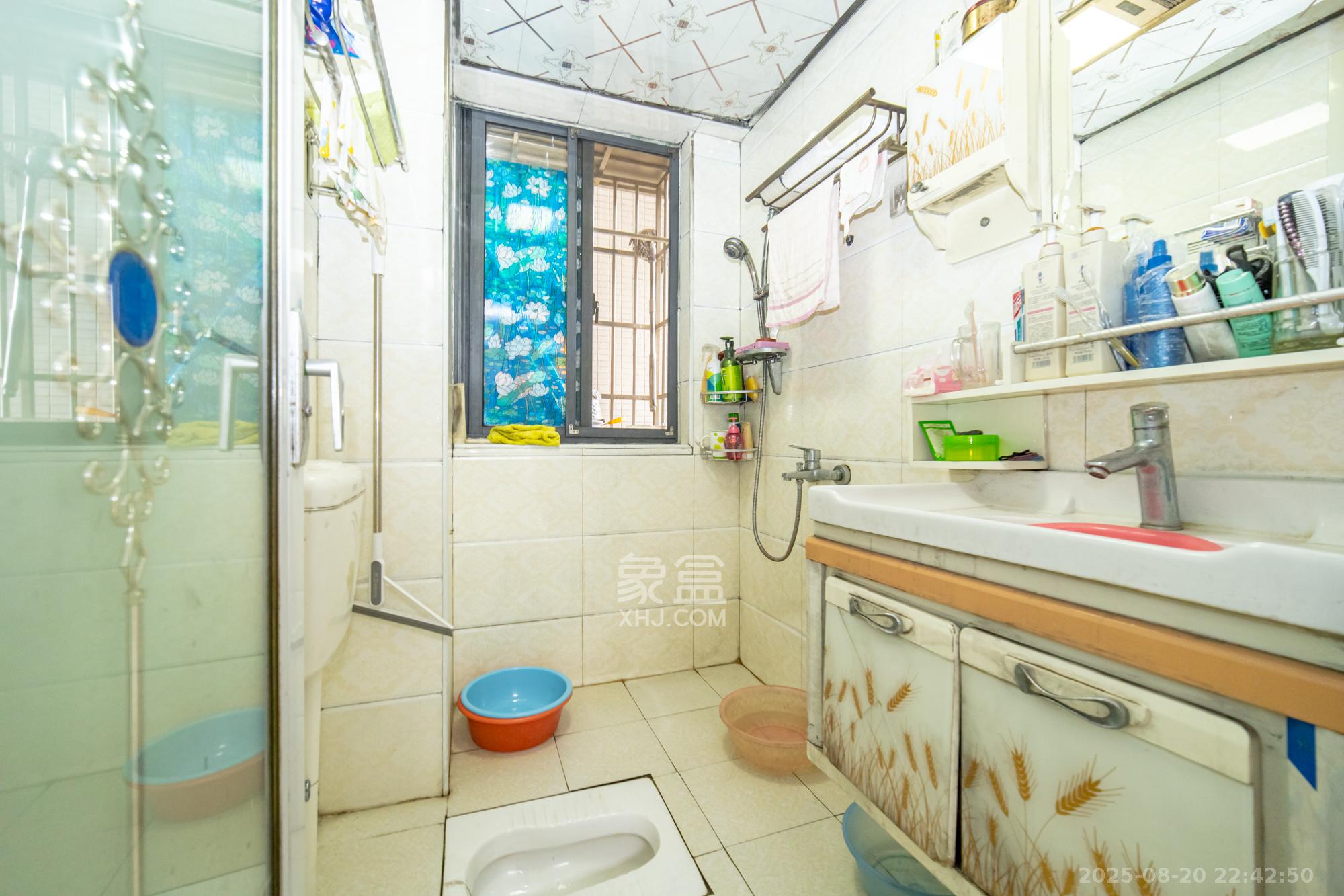 新长海广场 2室2厅1卫 39.8万 新长海广场 2室2厅1卫 39.8万卫生间