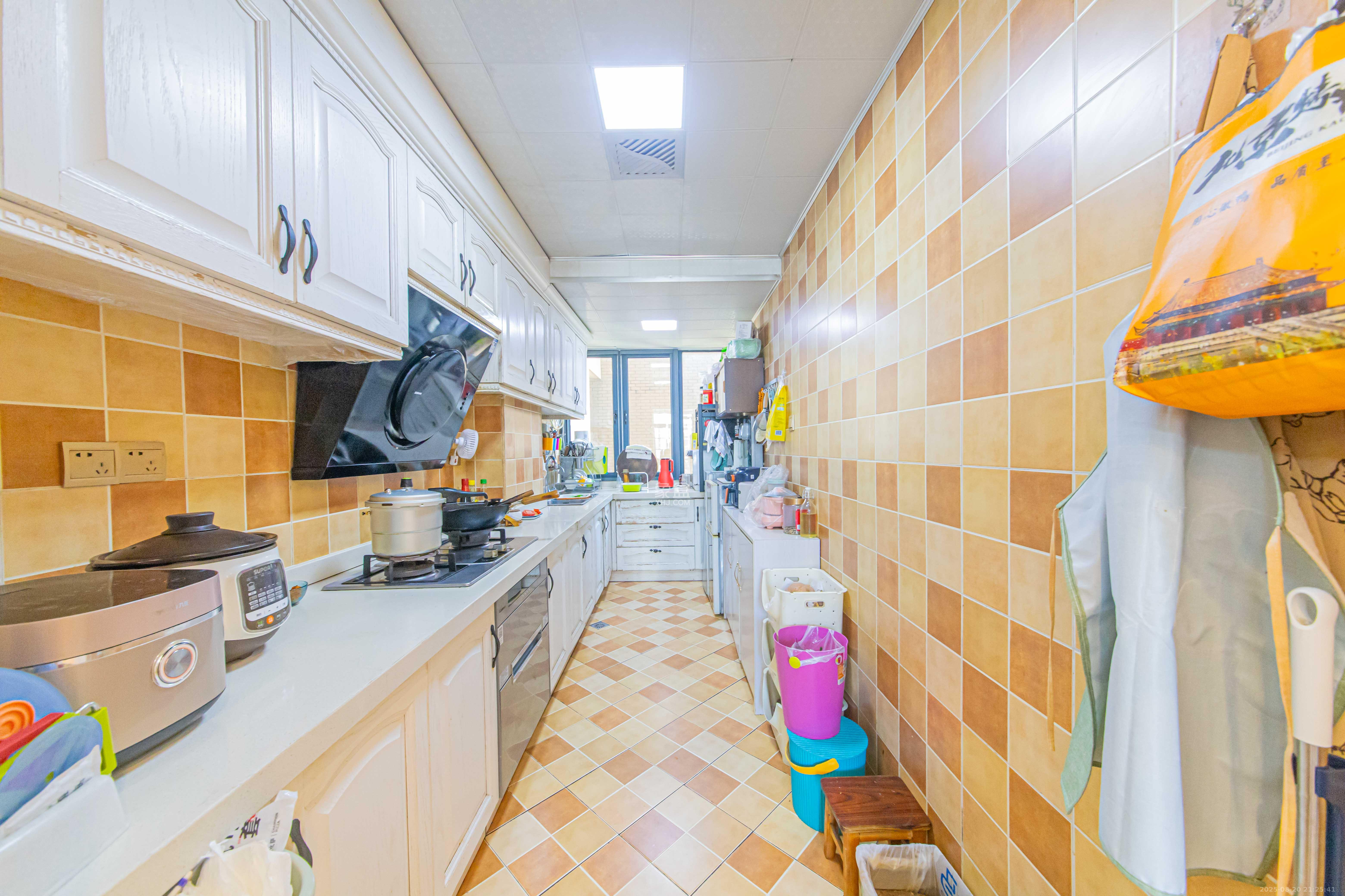 鑫远尚玺苑  4室2厅2卫    183.68万 鑫远尚玺苑  4室2厅2卫    183.68万厨房