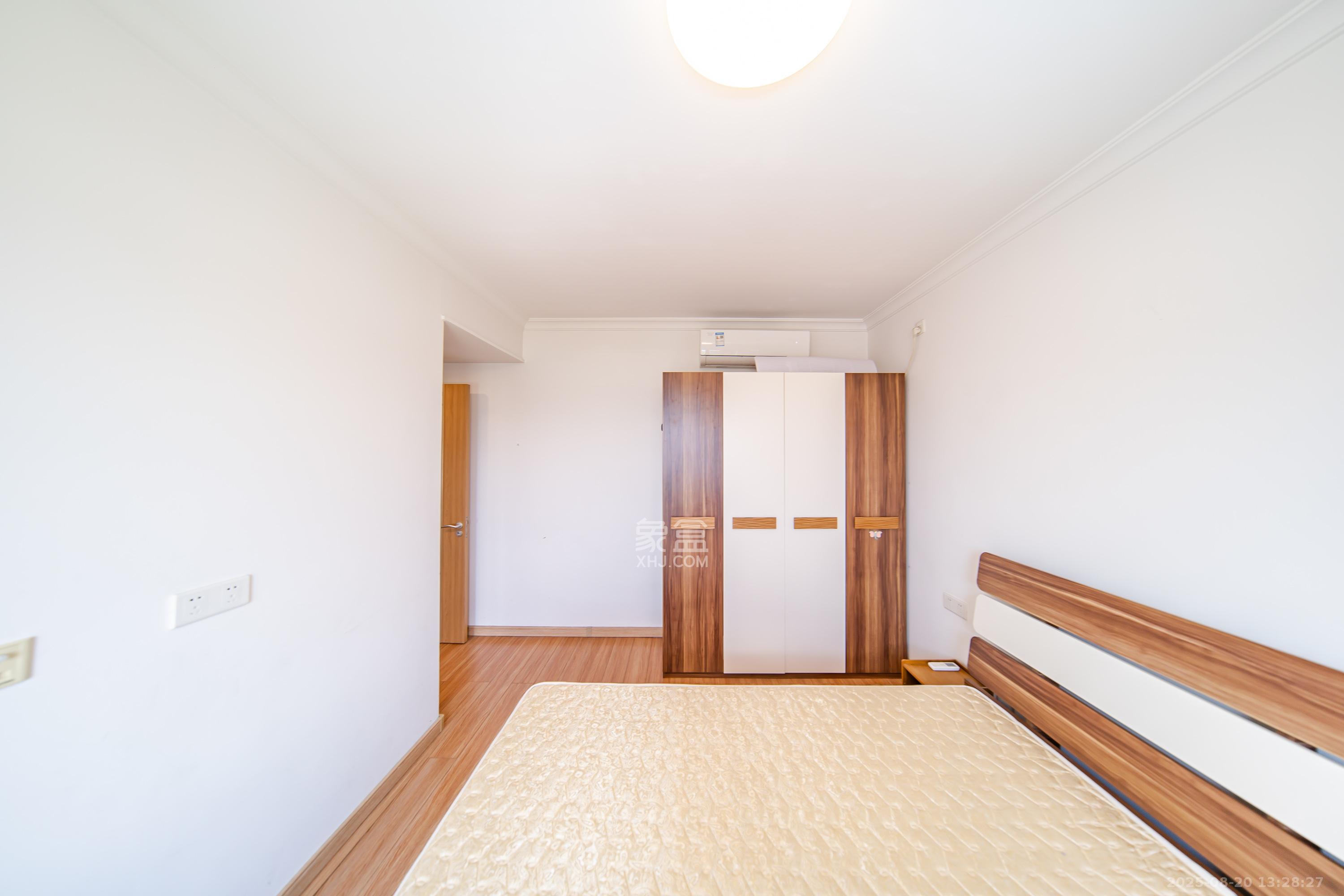 万科金域缇香 3室2厅2卫 140.0万 万科金域缇香 3室2厅2卫 140.0万卧室