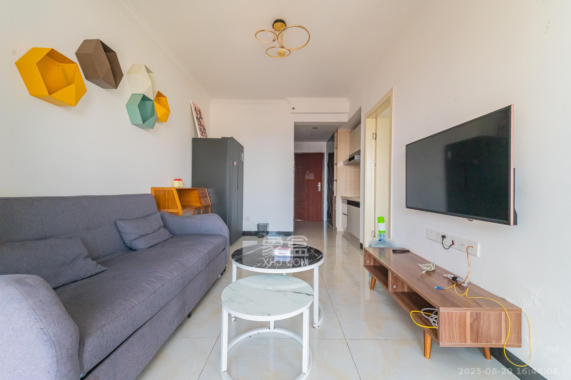 华润五彩城  1室1厅1卫    36.8万客厅