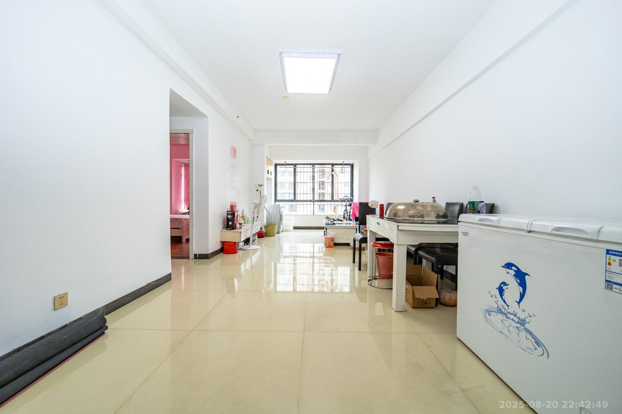 新长海广场 2室2厅1卫 39.8万 新长海广场 2室2厅1卫 39.8万客厅