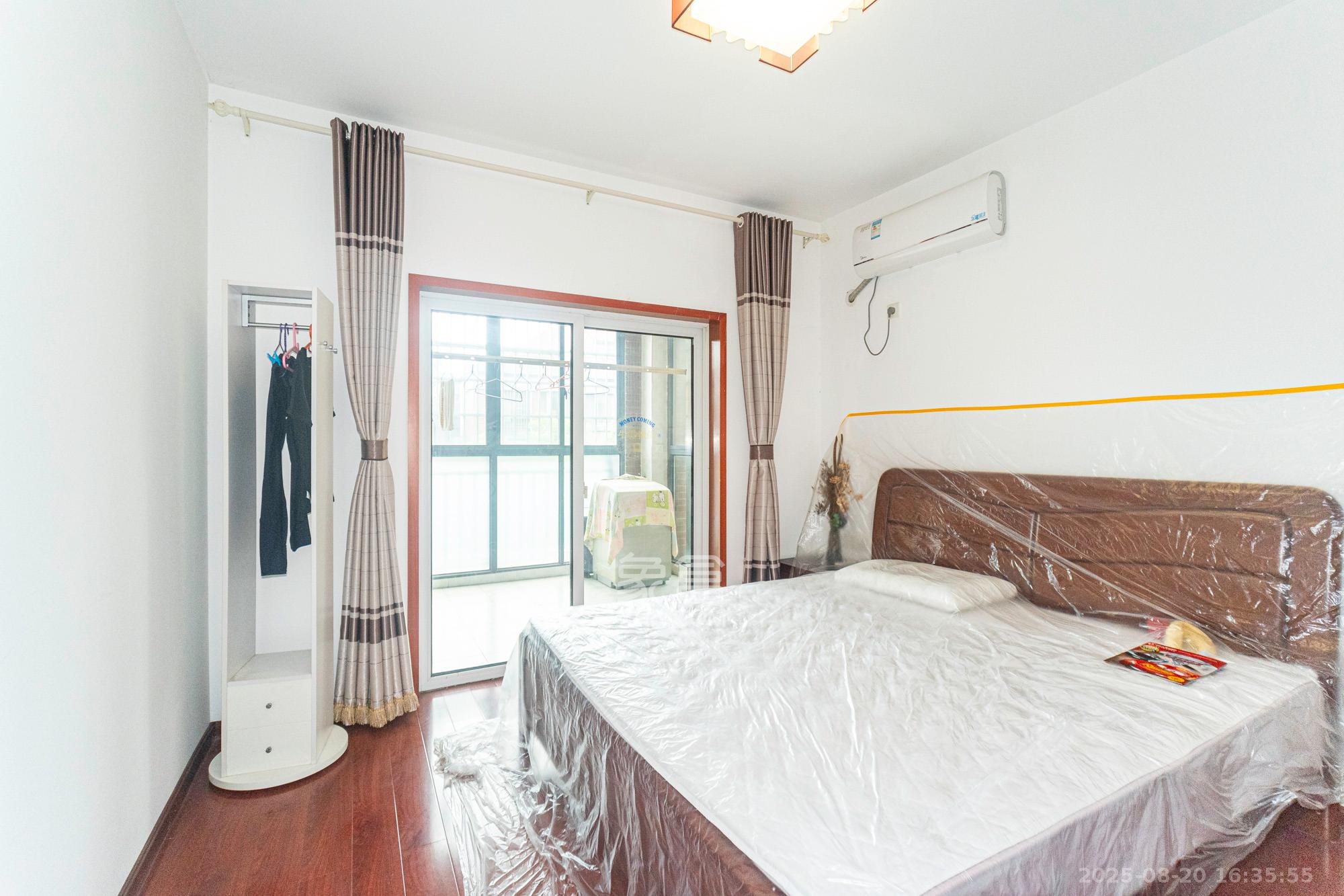 山水湾  3室2厅1卫    62.8万卧室