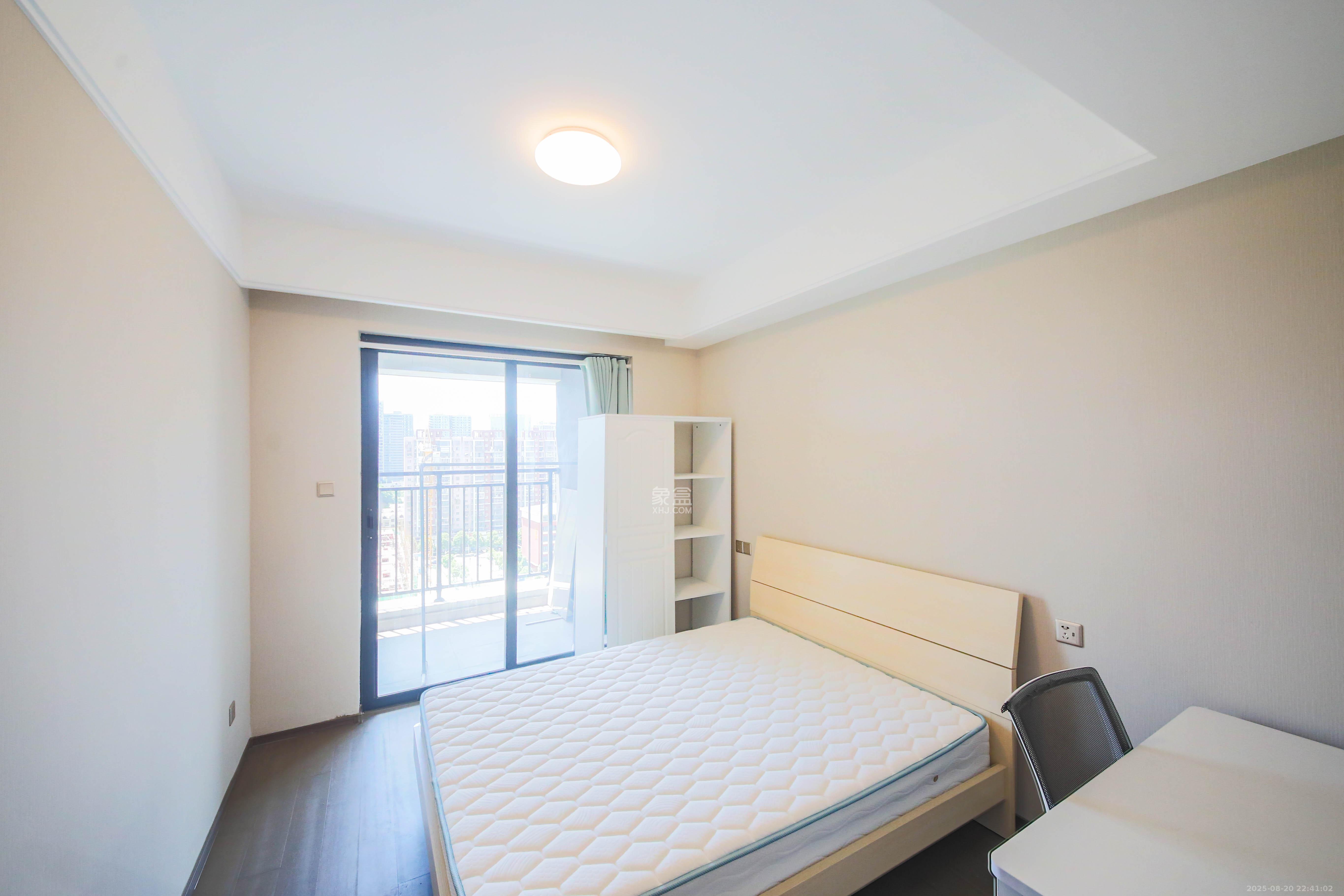 龙湖春江天曜一期  3室2厅2卫    155.0万 龙湖春江天曜一期  3室2厅2卫    155.0万卧室