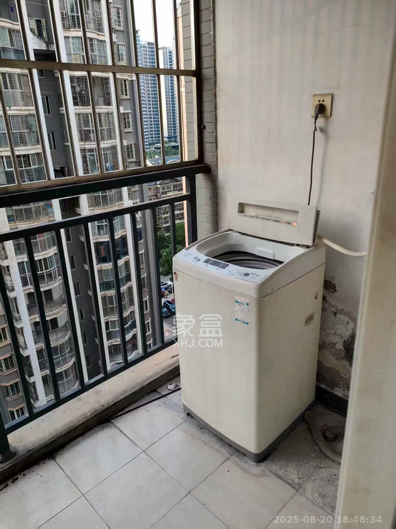 泰禹家园(彩云之翼家园一期、二期、三期) 4室2厅2卫 2300.0元/月 泰禹家园(彩云之翼家园一期、二期、三期) 4室2厅2卫 2300.0元/月室内图