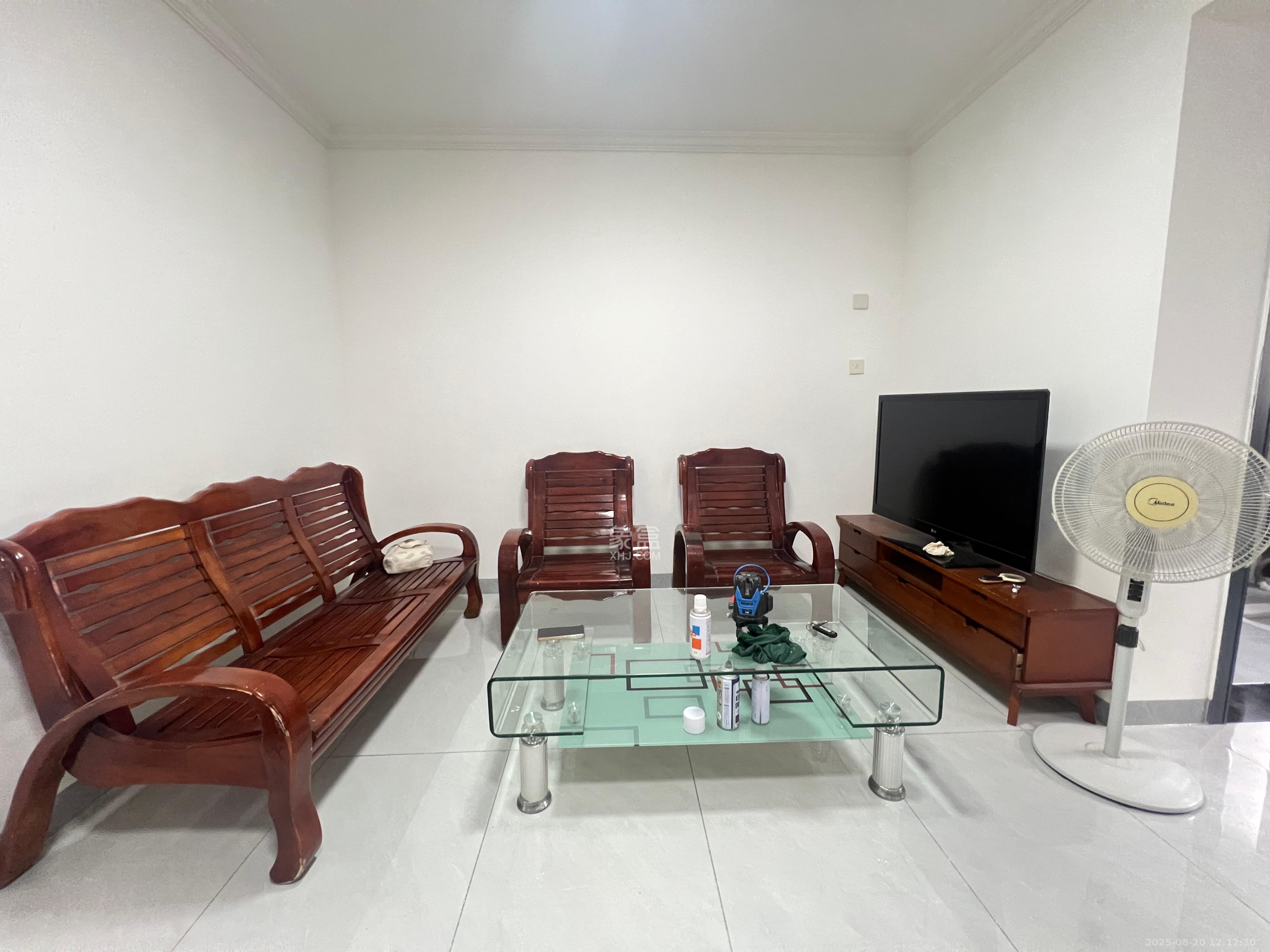 南园小区  2室1厅1卫    1680.0元/月室内图1