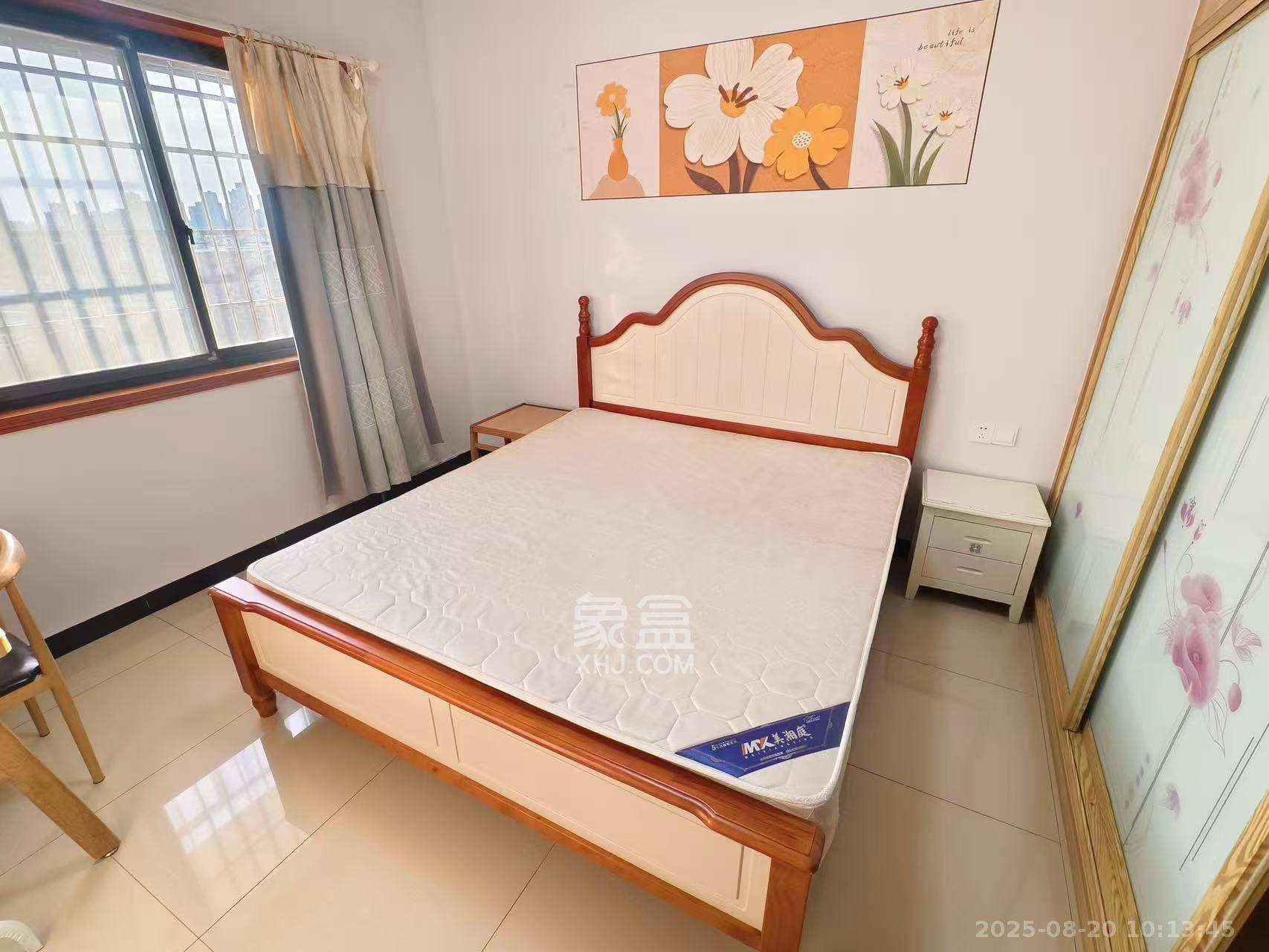 圭塘三小区  2室2厅1卫    2500.0元/月 圭塘三小区  2室2厅1卫    2500.0元/月室内图