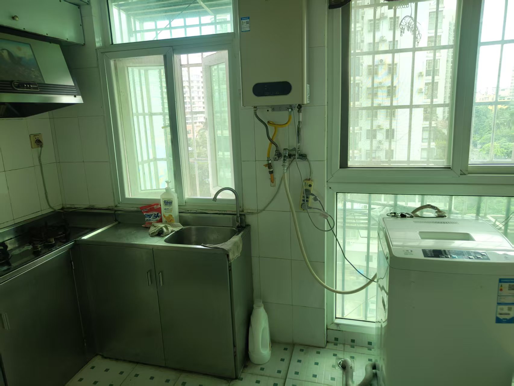 金银广场 1室1厅1卫 1600.0元/月 金银广场 1室1厅1卫 1600.0元/月室内图