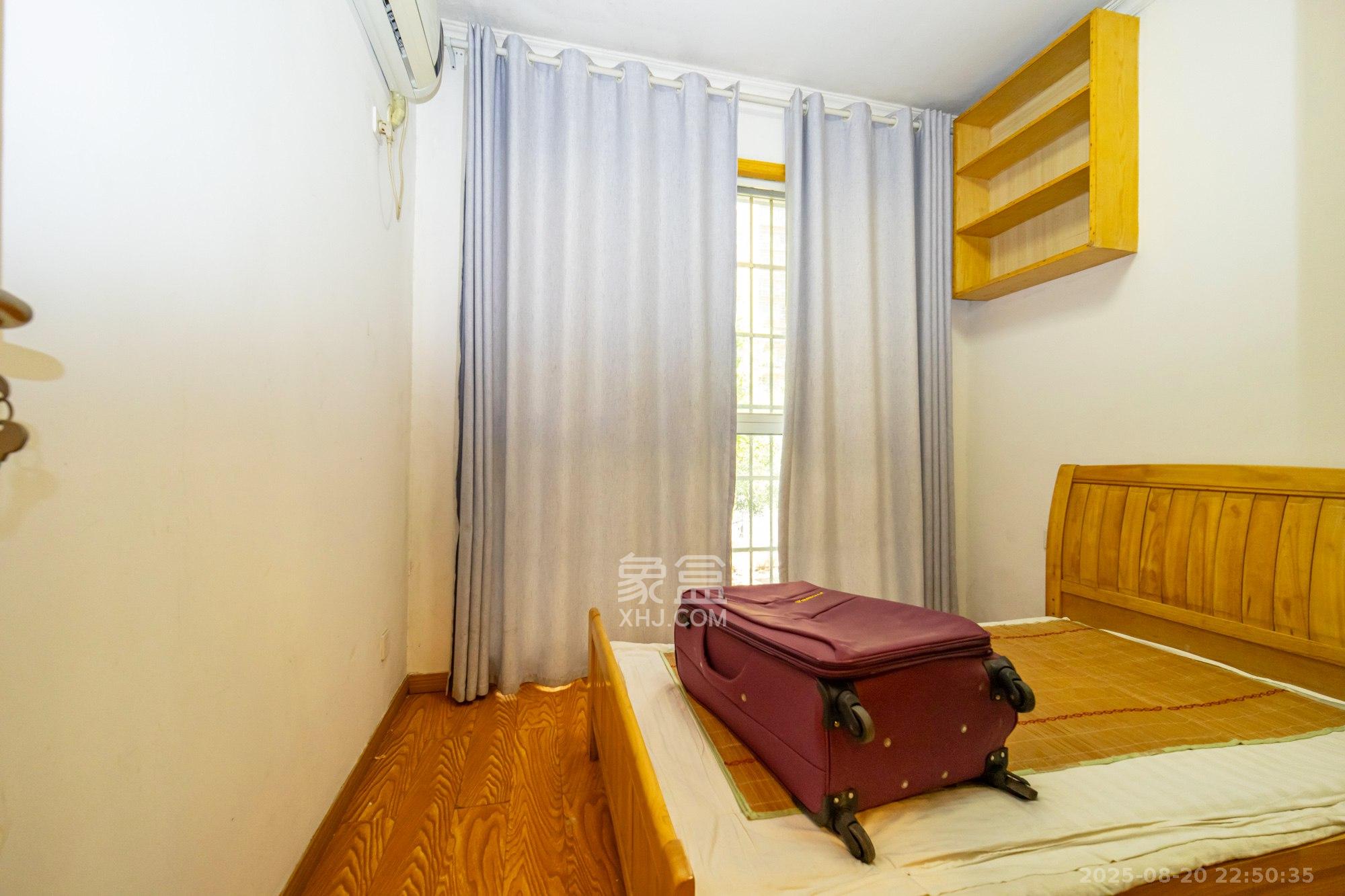 泊林晶城 3室2厅1卫 55.0万 泊林晶城 3室2厅1卫 55.0万卧室