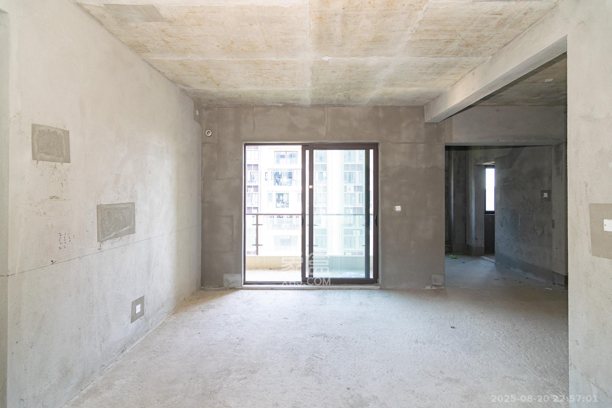 碧桂园御园  4室2厅2卫    166.0万客厅