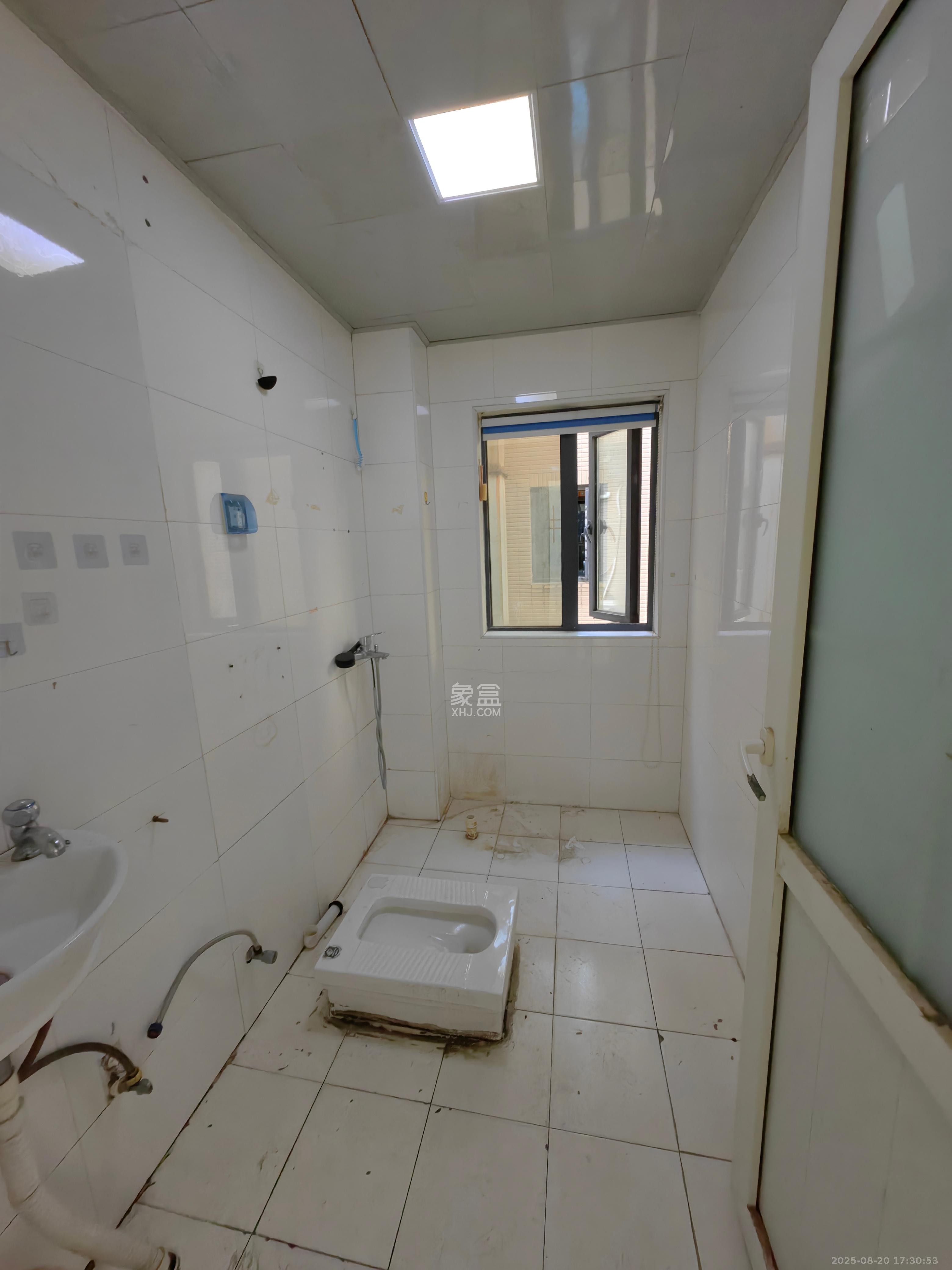 馨域公寓 3室2厅2卫 3000.0元/月 馨域公寓 3室2厅2卫 3000.0元/月室内图