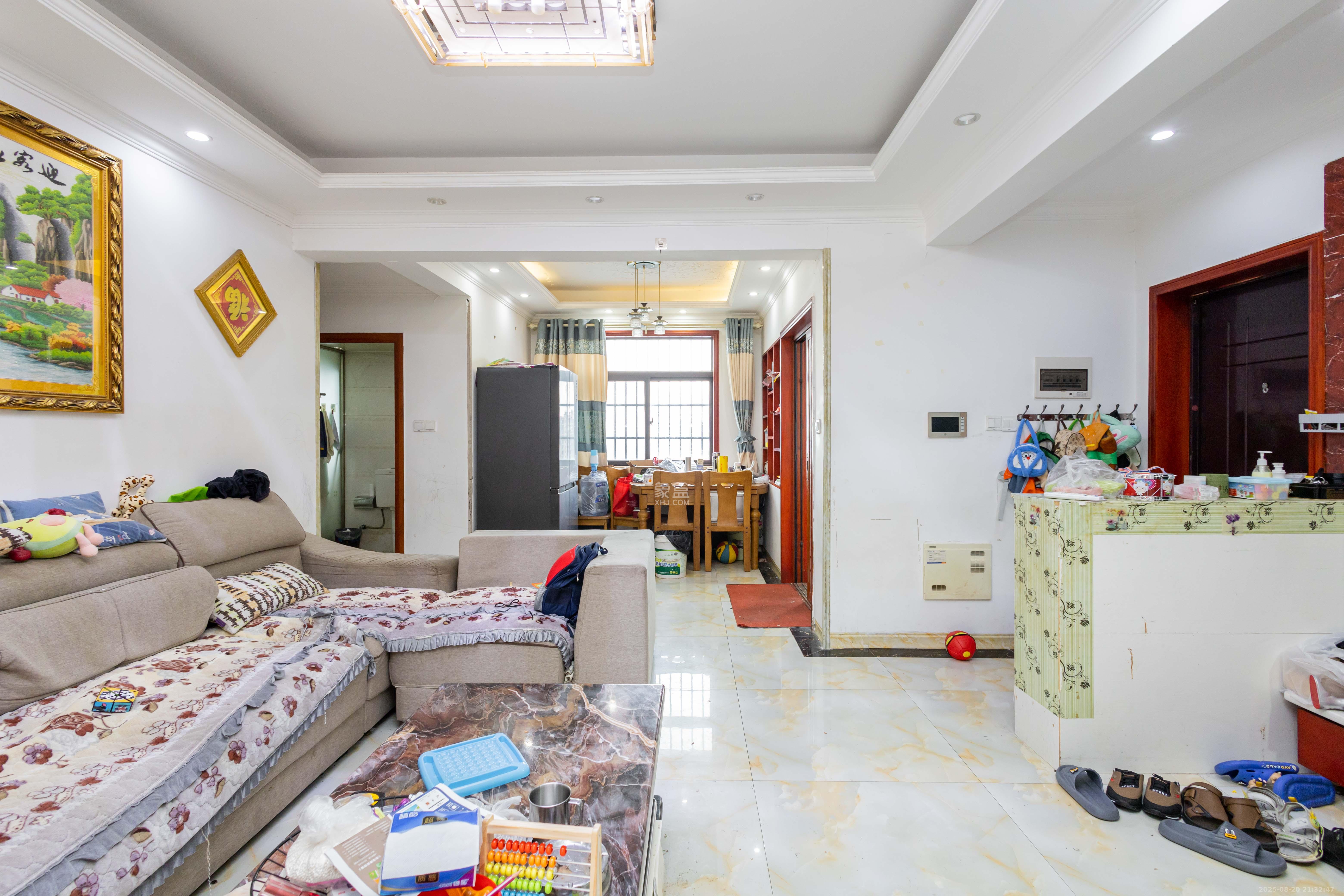 三景华御 3室2厅1卫 58.0万 三景华御 3室2厅1卫 58.0万客厅