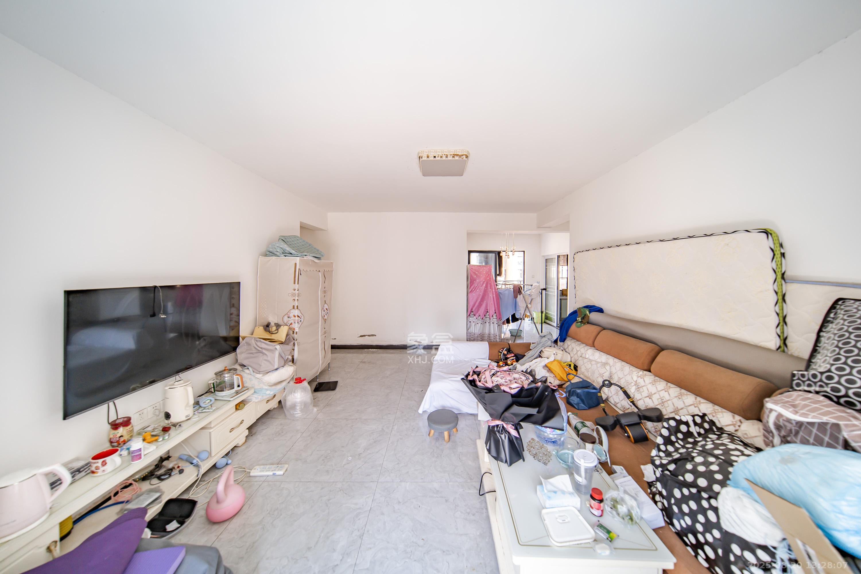 湘熙水郡（观澜海赋家园）  4室2厅2卫    150.0万客厅