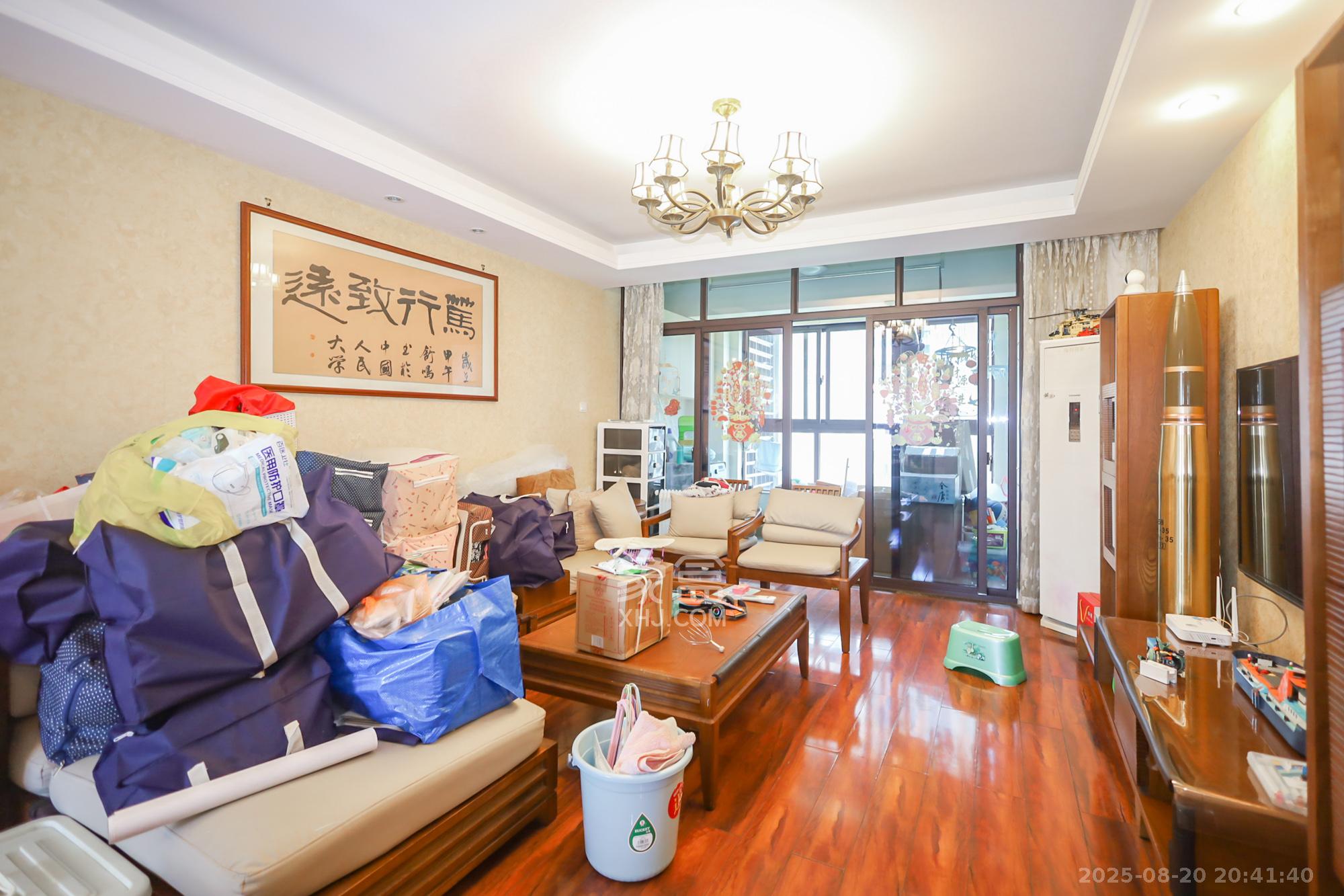 绿地中央广场 3室2厅2卫 158.0万 绿地中央广场 3室2厅2卫 158.0万客厅