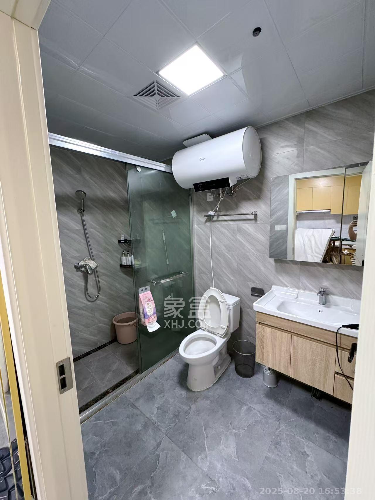 世茂铂曼  1室1厅1卫    2700.0元/月 世茂铂曼  1室1厅1卫    2700.0元/月室内图