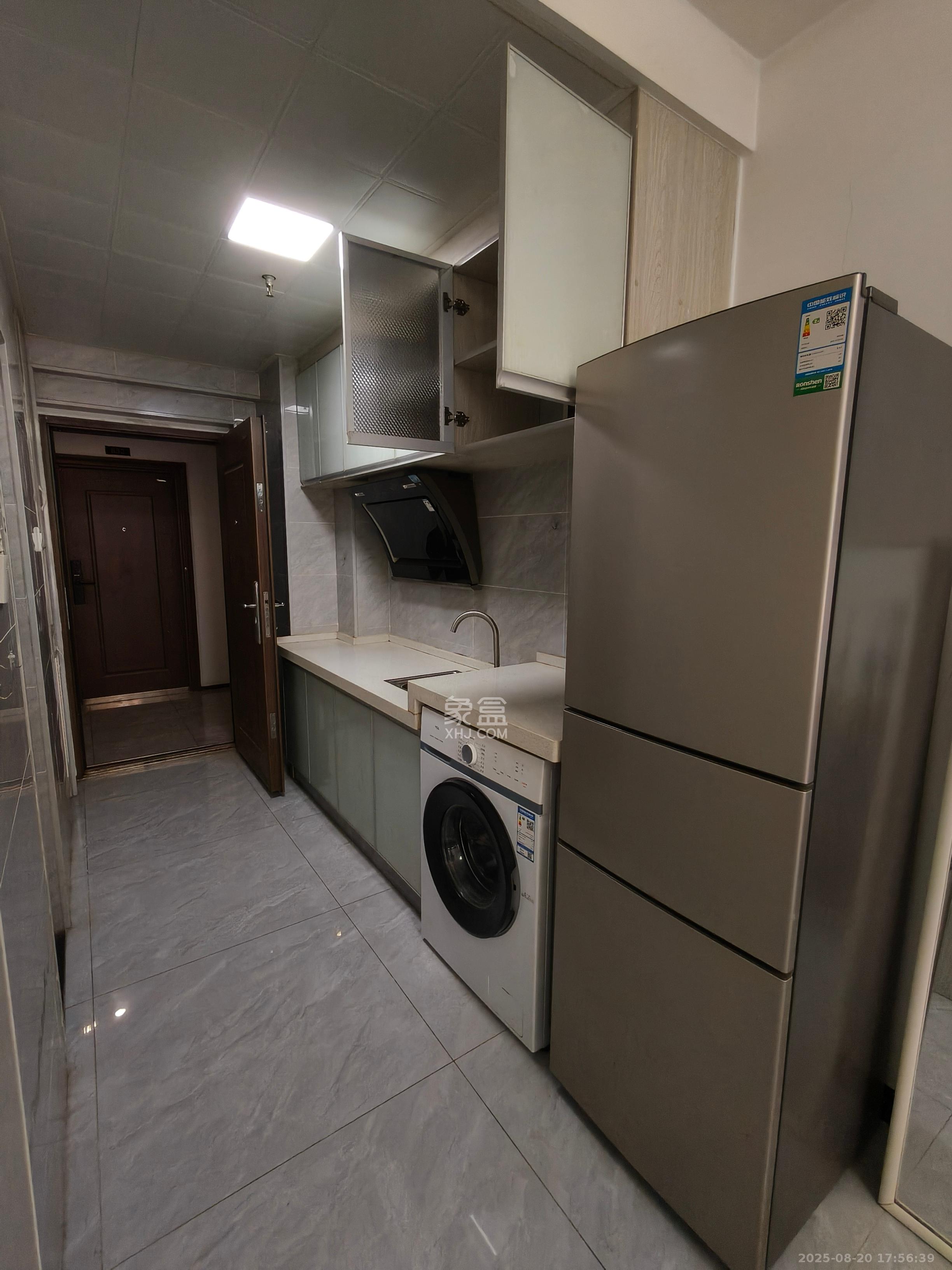 保利香槟国际 1室1厅1卫 1300.0元/月 保利香槟国际 1室1厅1卫 1300.0元/月室内图