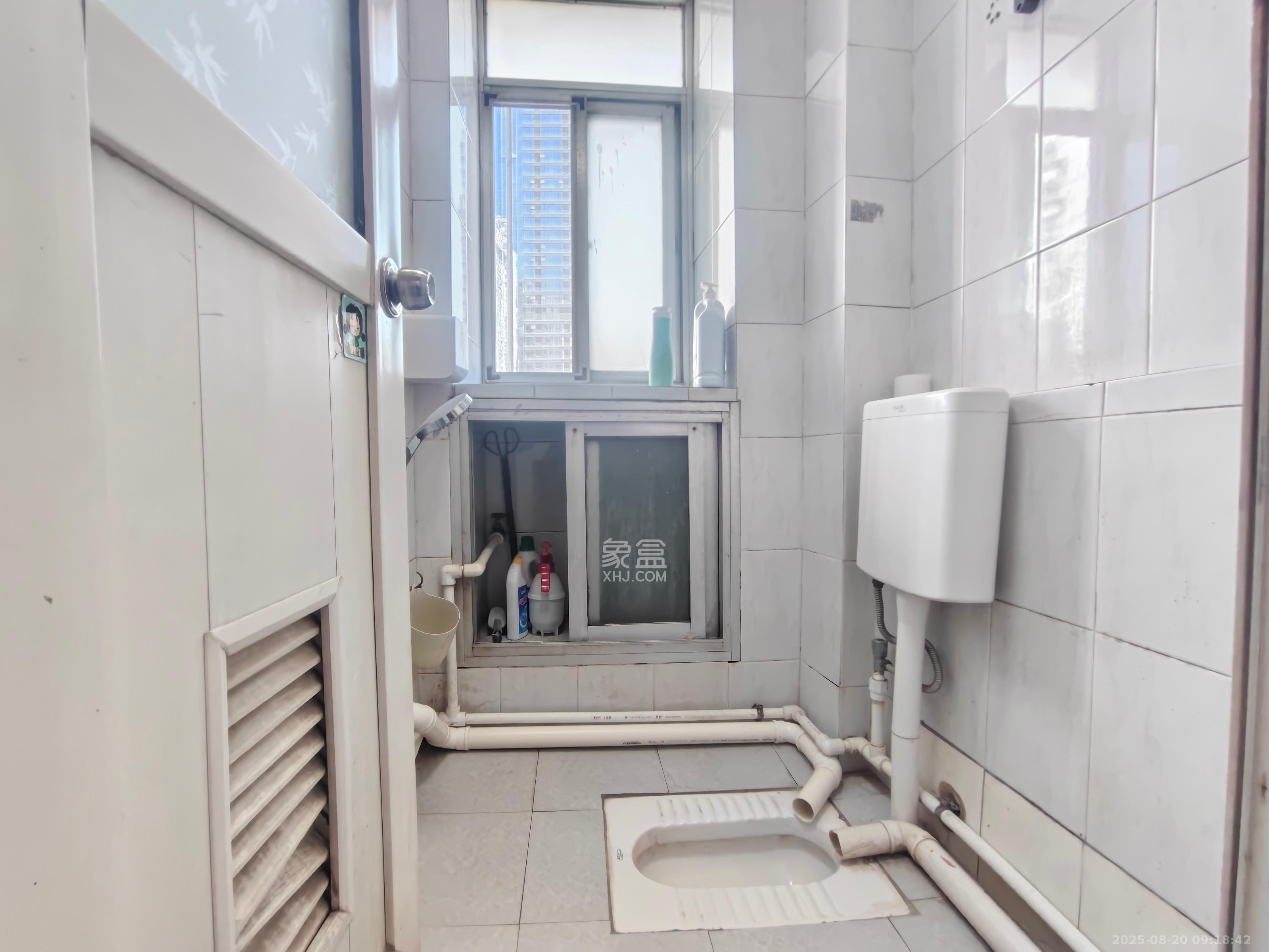 便河边人大宿舍(长沙市人大常委会家属区) 4室2厅1卫 2200.0元/月 便河边人大宿舍(长沙市人大常委会家属区) 4室2厅1卫 2200.0元/月室内图