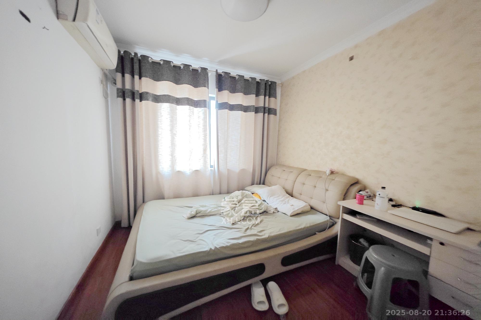 阳光锦城 4室2厅2卫 245.0万 阳光锦城 4室2厅2卫 245.0万卧室