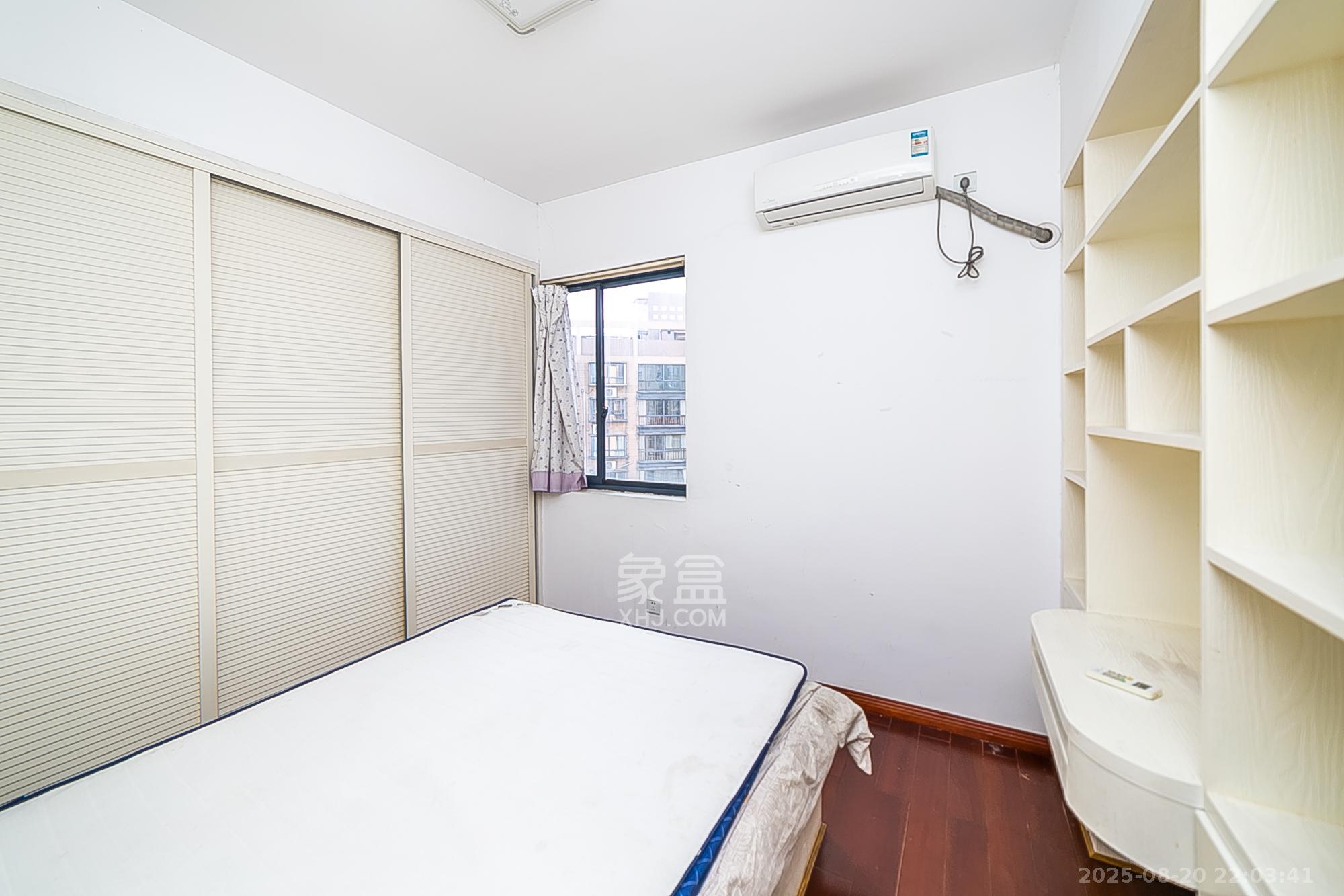 瑞都华庭(华庭美苑) 3室2厅1卫 75.0万 瑞都华庭(华庭美苑) 3室2厅1卫 75.0万卧室