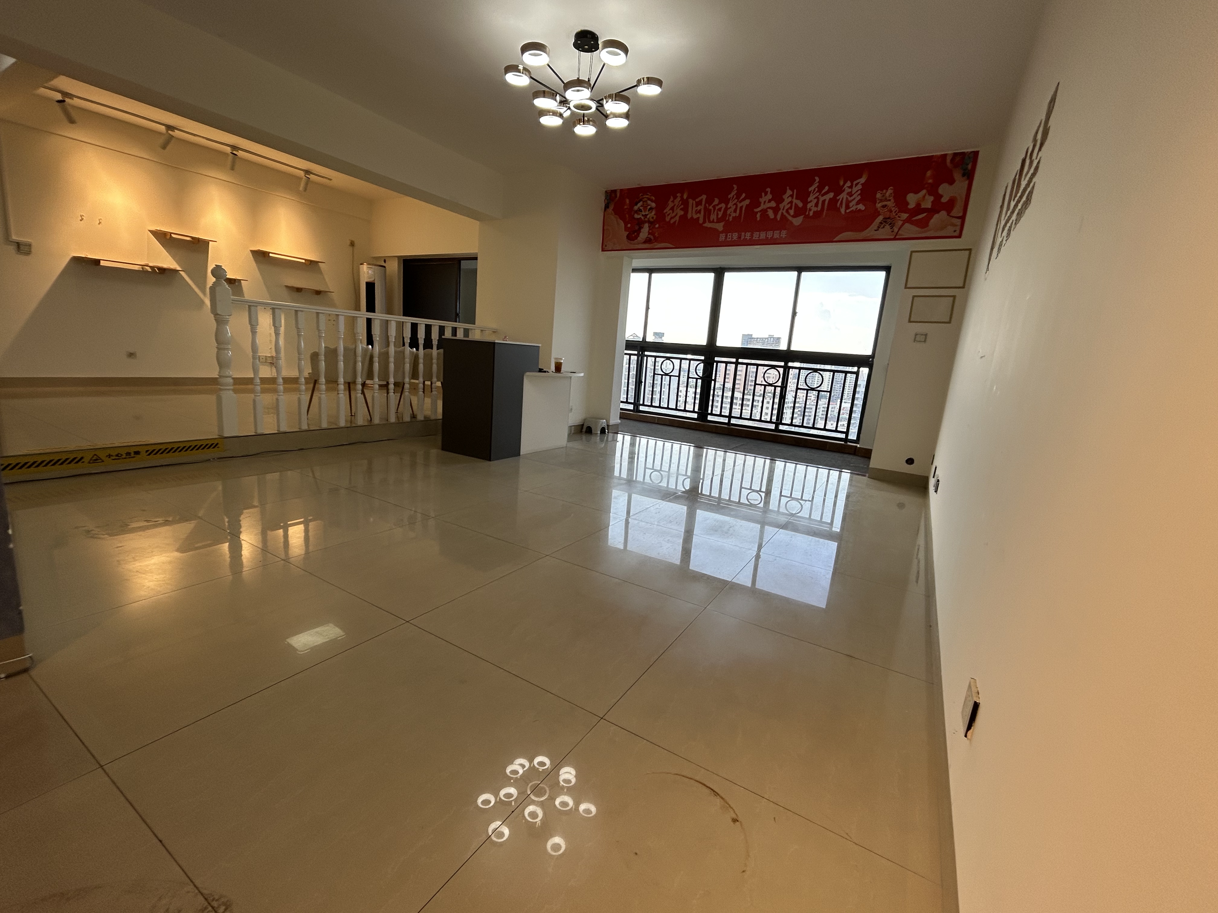 名门广场北区（二期）  4室2厅2卫    5500.0元/月